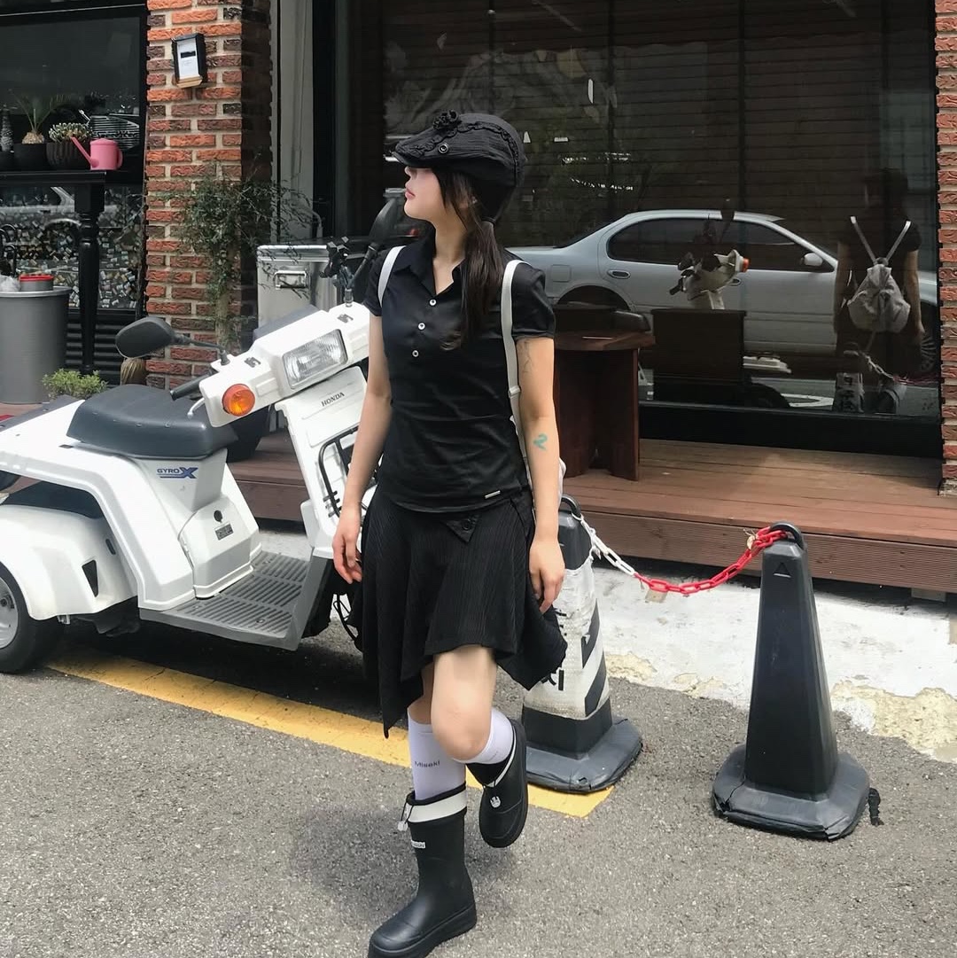 earpearp Sheer String Rain Boots Middle Black 착용 스타일 - 2