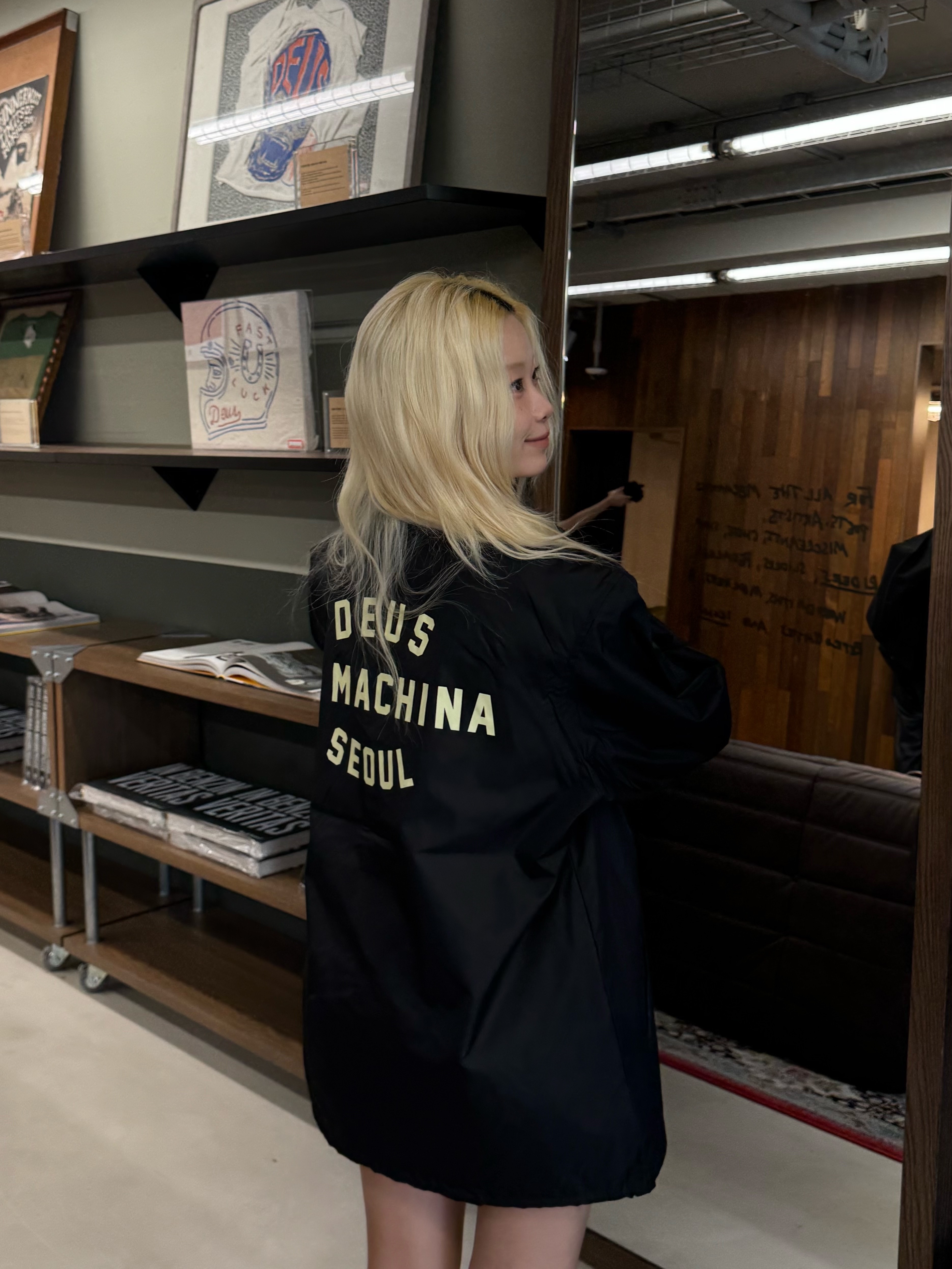 Deus Ex Machina Seoul College Address Trucker Black, Deus Ex Machina Seoul Coach Jacket Black 착용 스타일 - 2