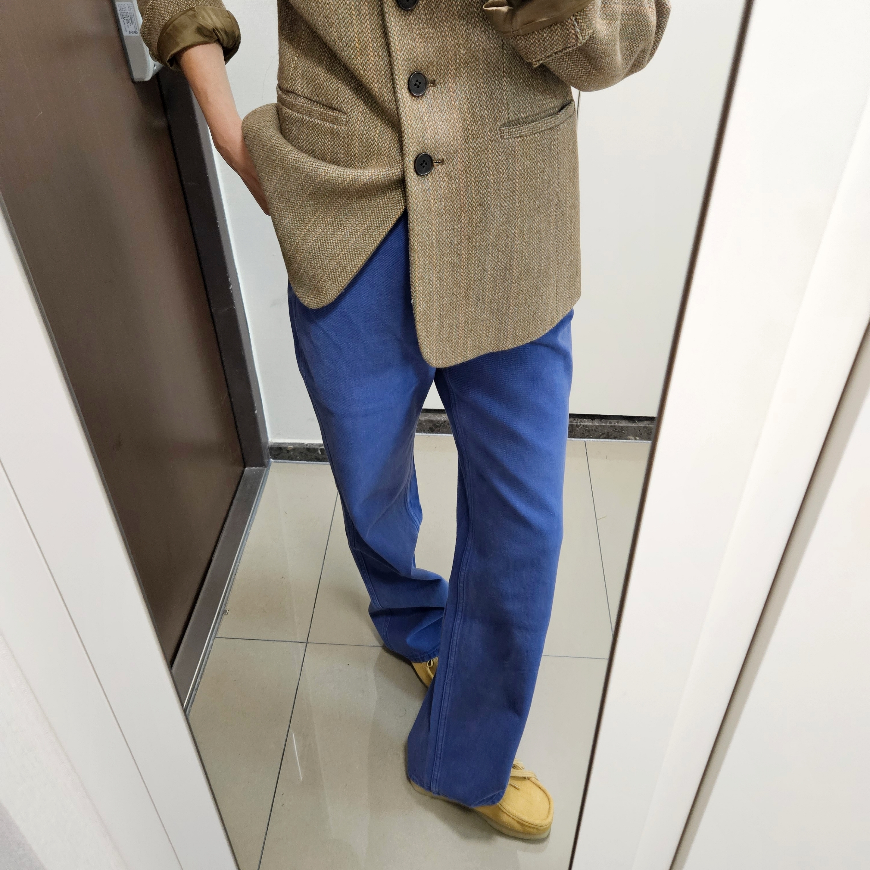 Clarks Wallabee Maple Suede 착용 스타일 - 4