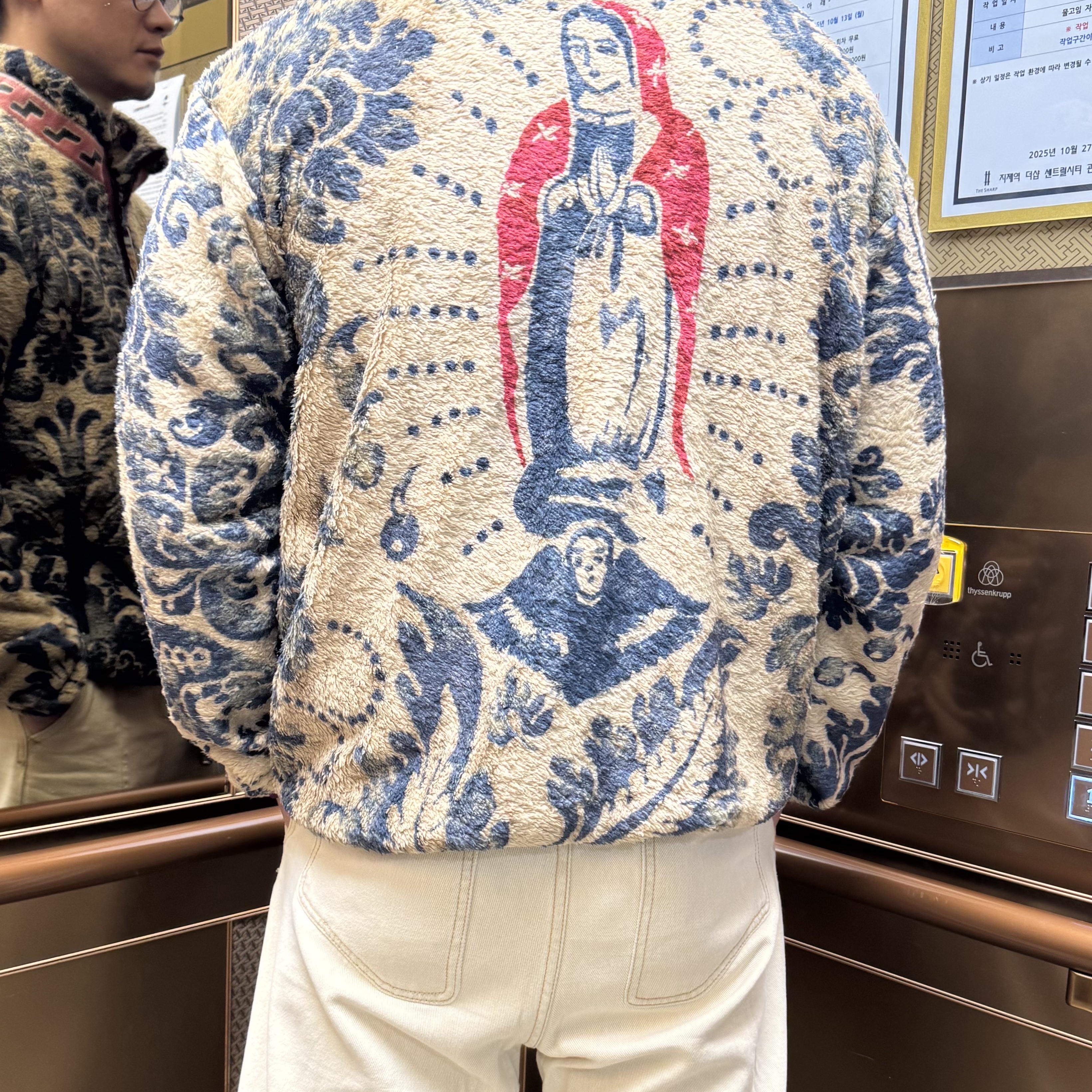 Kapital Damask Pattern Maria Fleece Zip Blouson Beige 착용 스타일 - 2