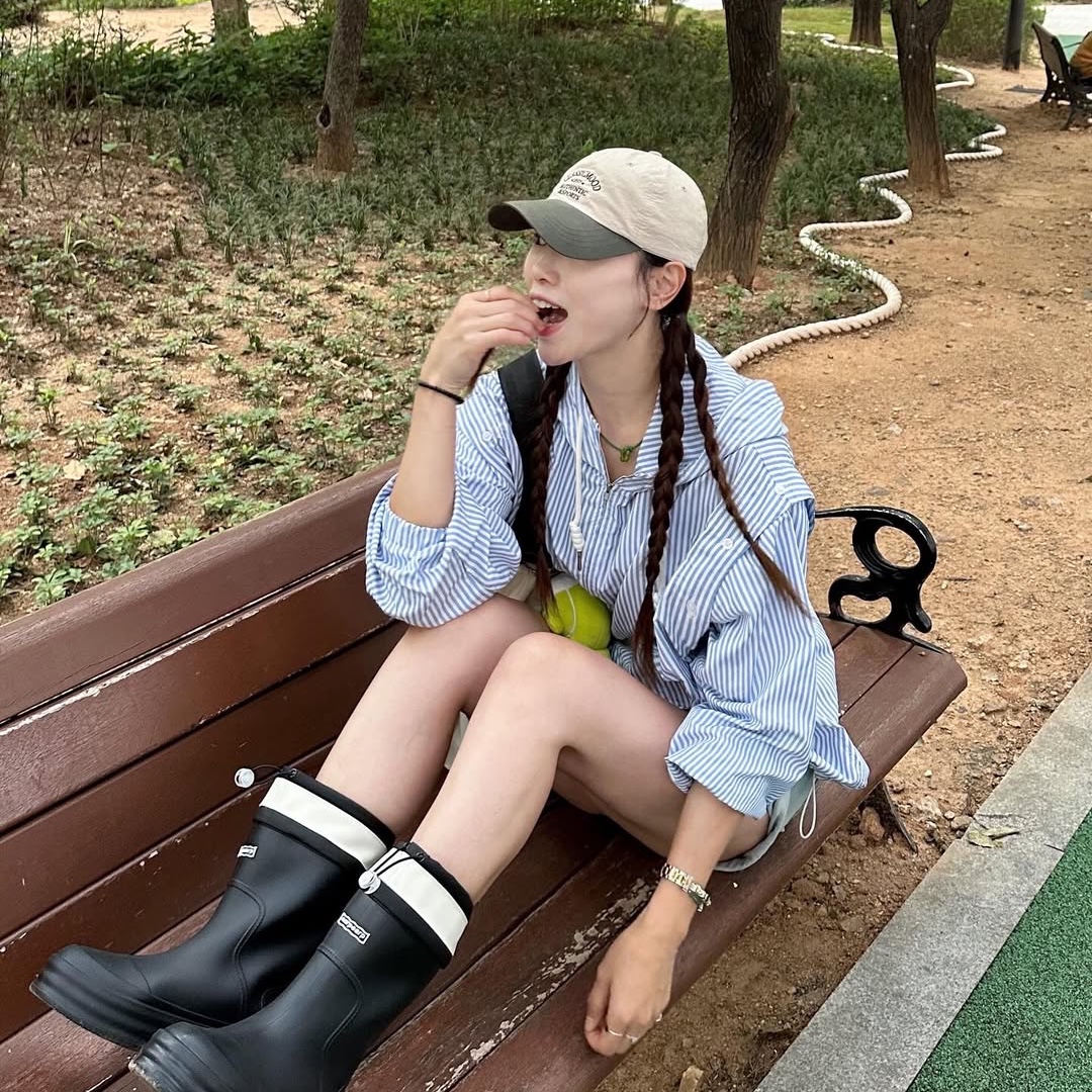 earpearp Sheer String Rain Boots Middle Black 착용 스타일 - 1