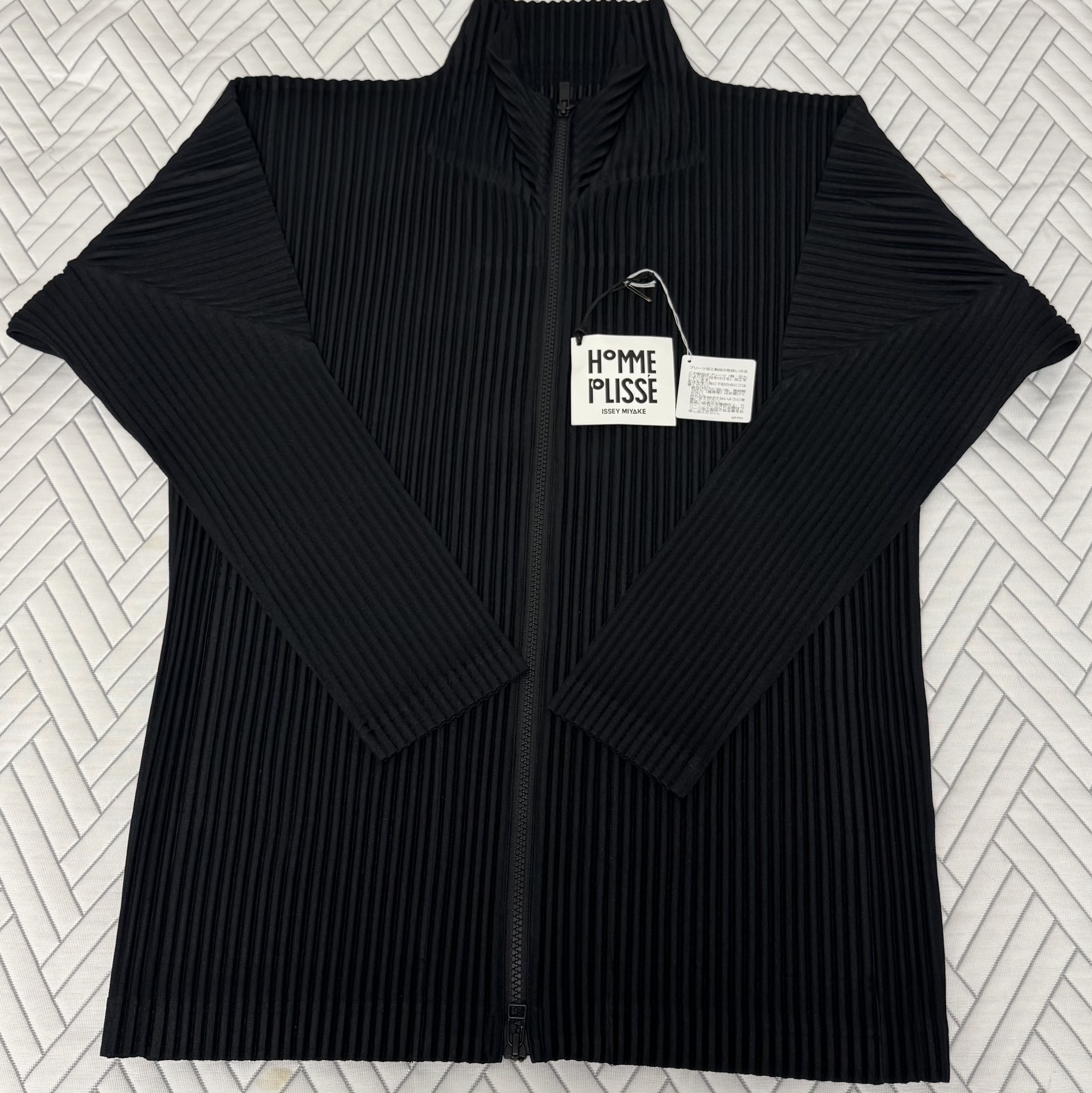Homme Plisse Issey Miyake MC June Hooded Jacket Black, Nike x Supreme Air Force 1 Low Black 착용 스타일 - 2