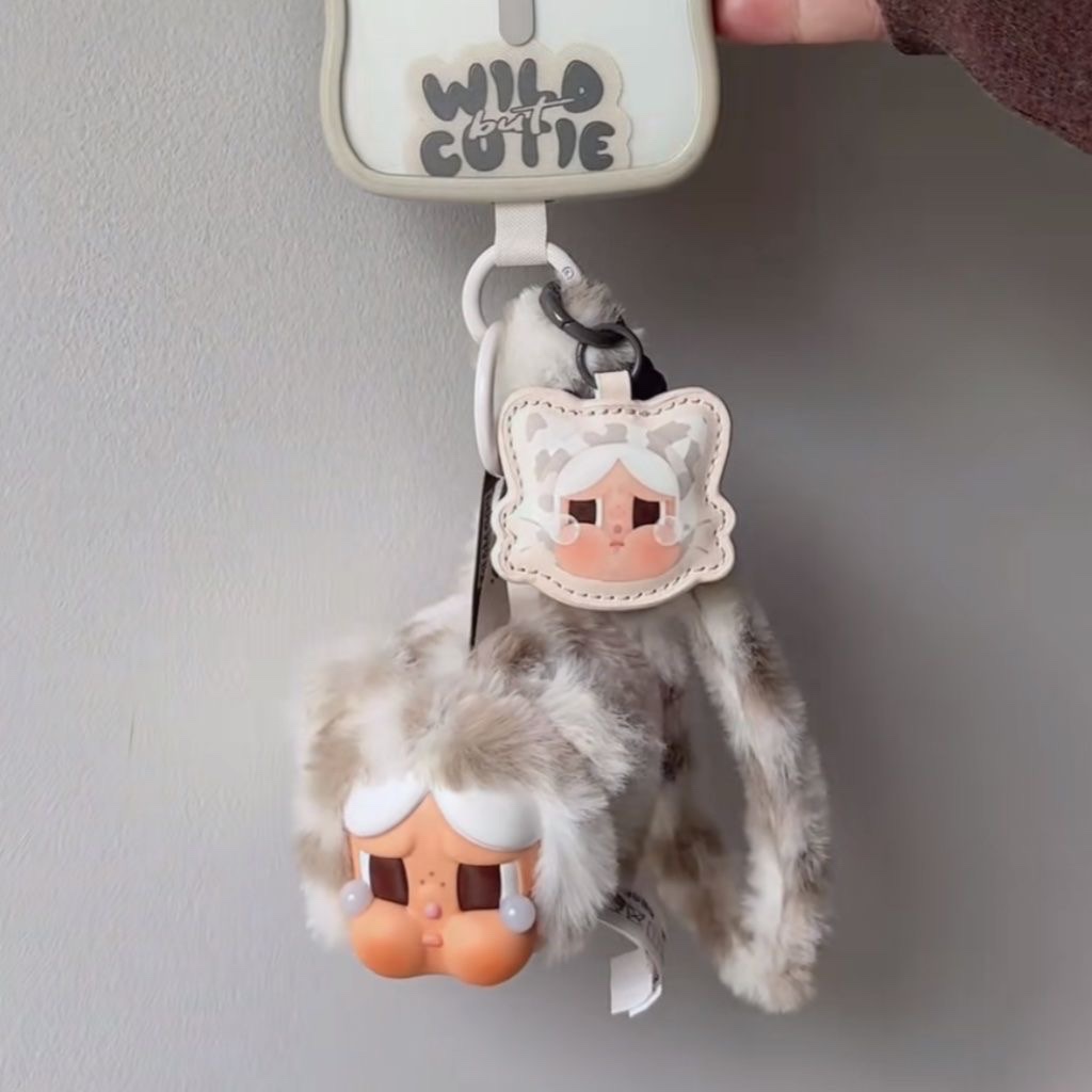 Pop Mart Crybaby Wild But Cutie Series Phone Charm Vanilla Cutie (Opened Case), Pop Mart Crybaby Wild But Cutie Series Vinyl Plush Pendant Vanilla Cutie (Opened Case) 착용 스타일
