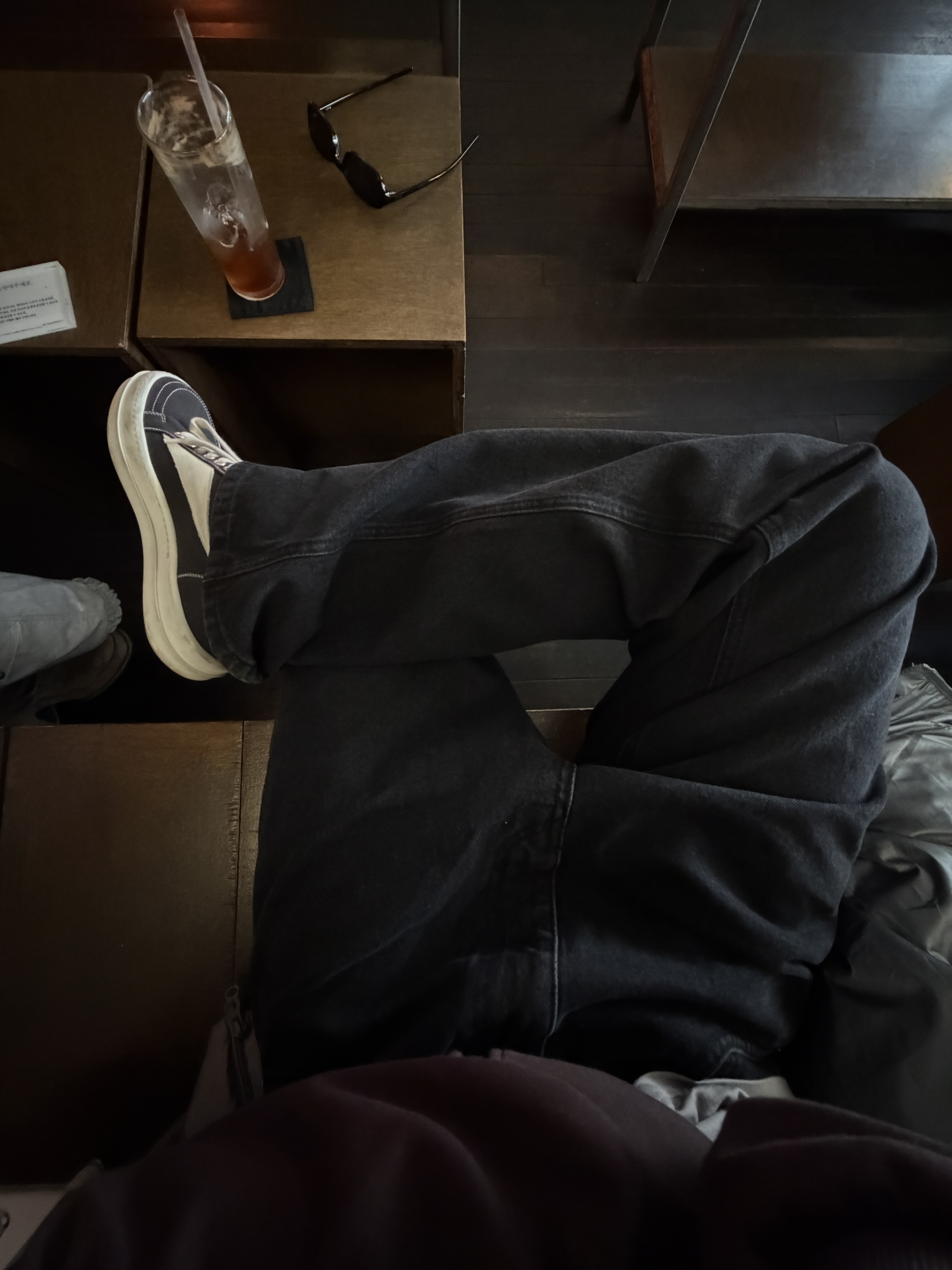 Rick Owens Drkshdw Suede Vintage Sneakers Dark Dust Pearl Milk White 착용 스타일