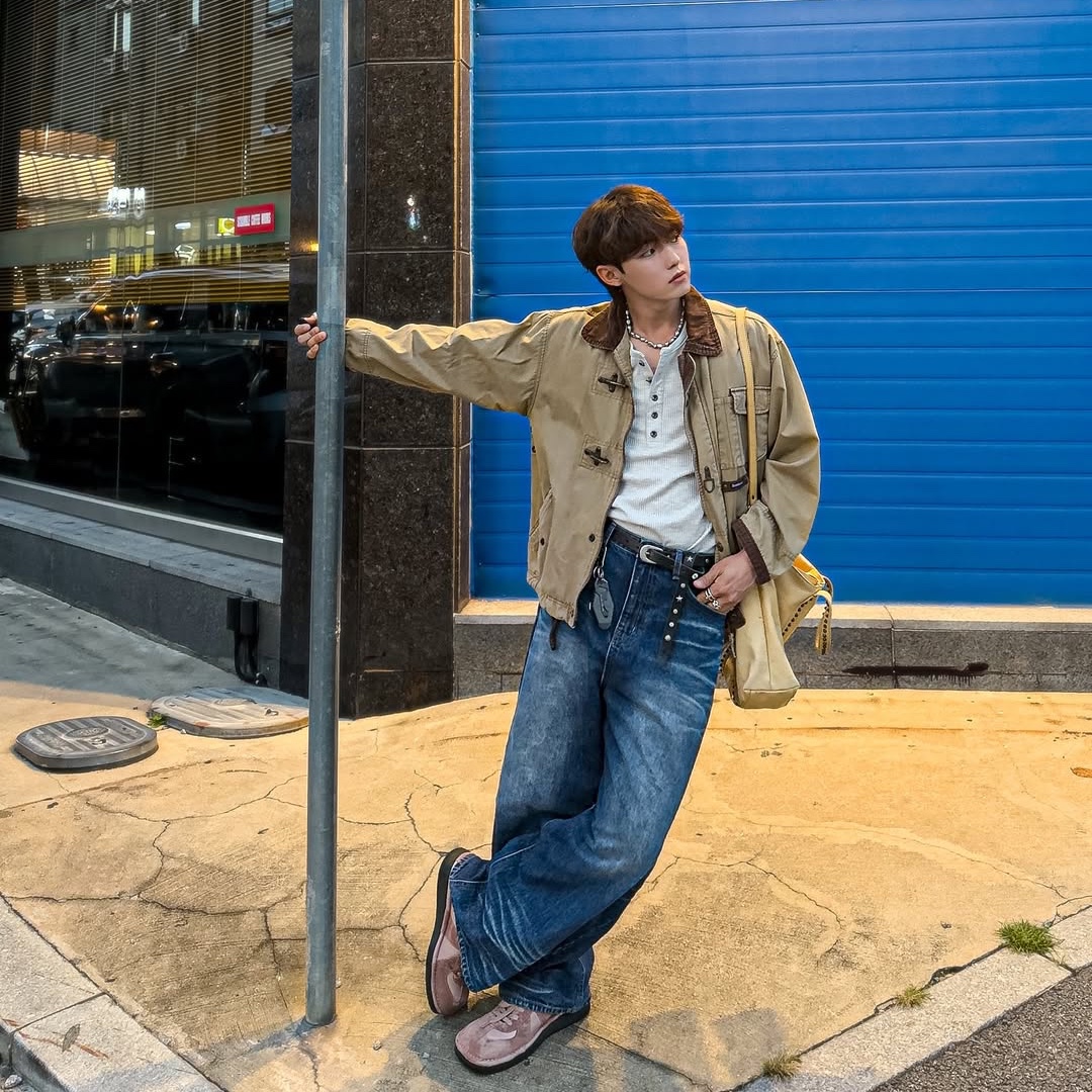 SSERPE Starry Night Washed Wide Denim Pants Blue 착용 스타일 - 1
