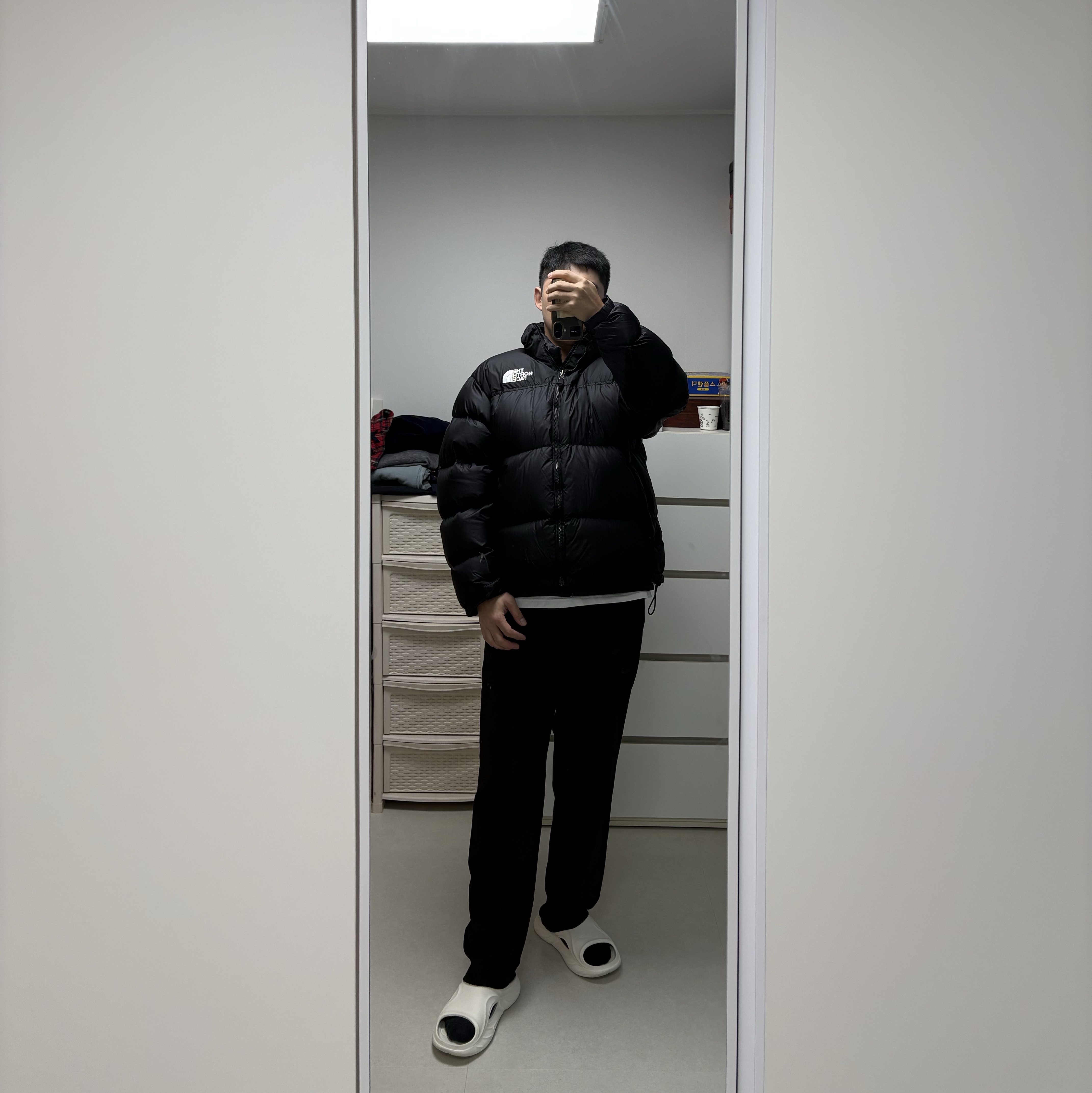 The North Face 1996 Retro Nuptse Down Jacket TNF Black 착용 스타일
