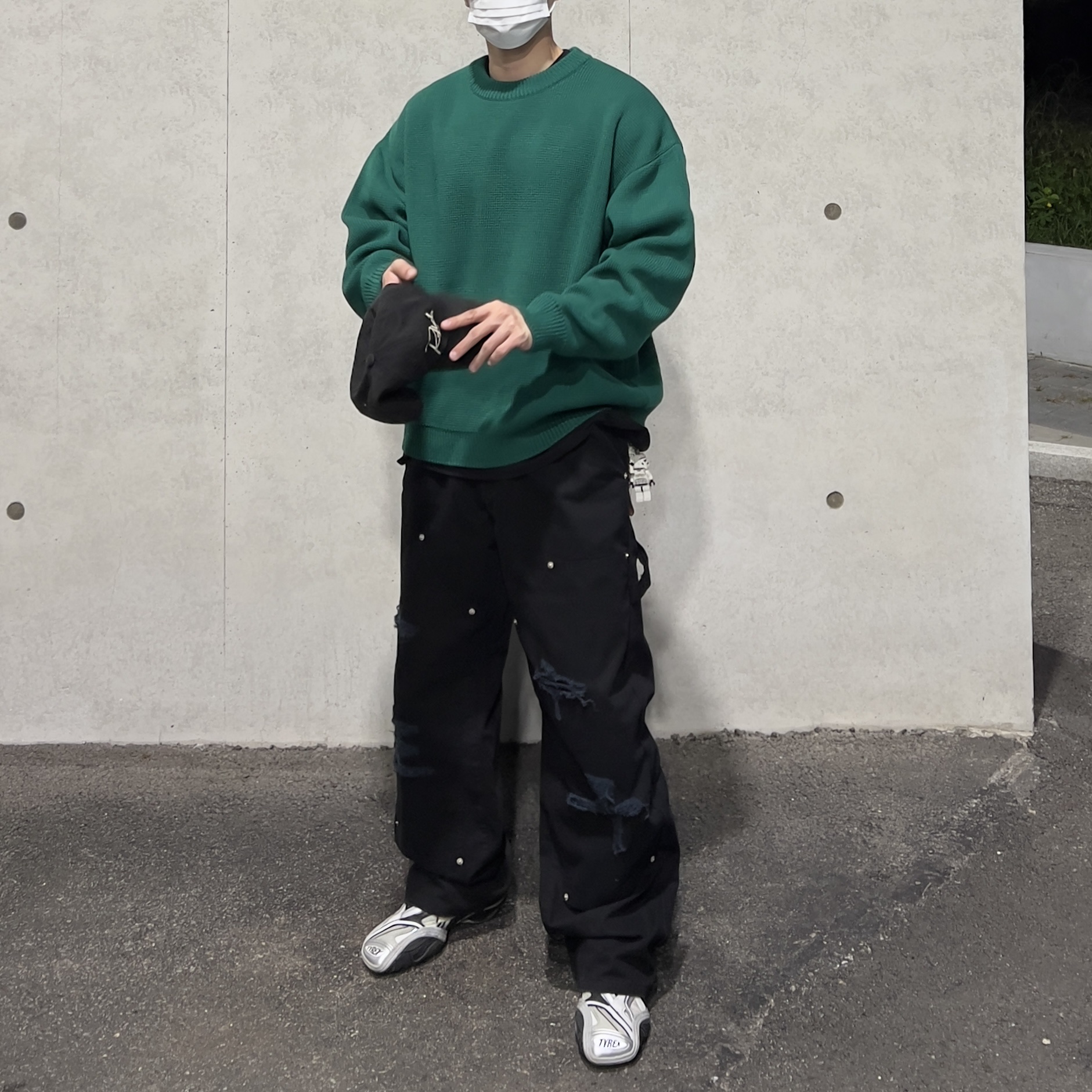 Balenciaga Tyrex Sneakers Black Grey 착용 스타일 - 5