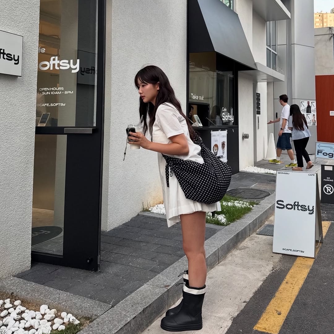 earpearp Sheer String Rain Boots Middle Black 착용 스타일 - 1