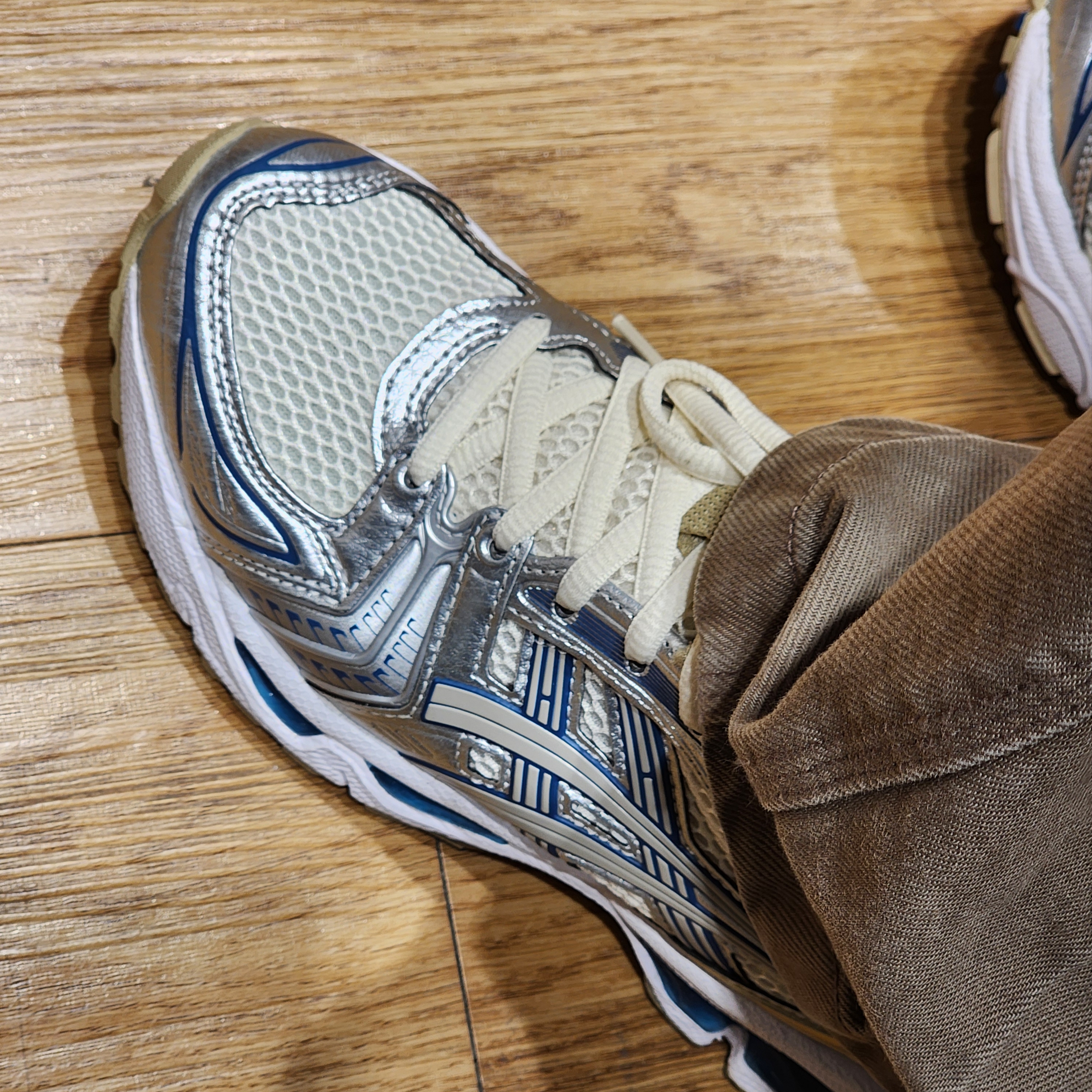 Asics Gel-Kayano 14 Cream Pure Silver 착용 스타일