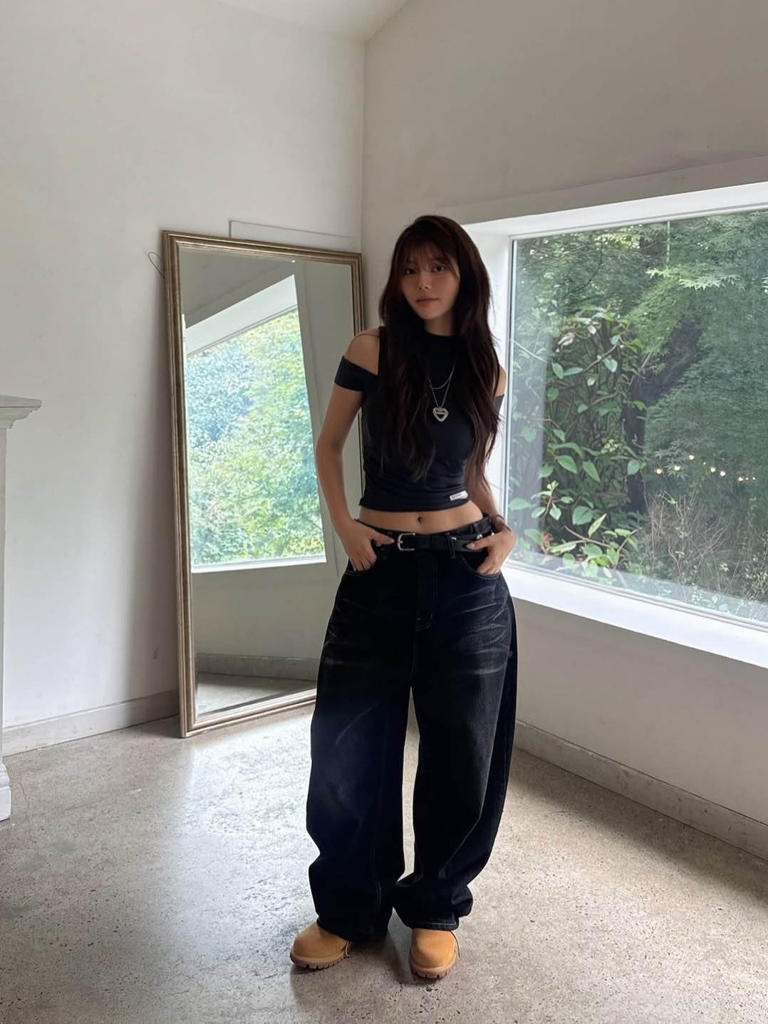 SSERPE Night Rider Curved Denim Pants Black 착용 스타일 - 1