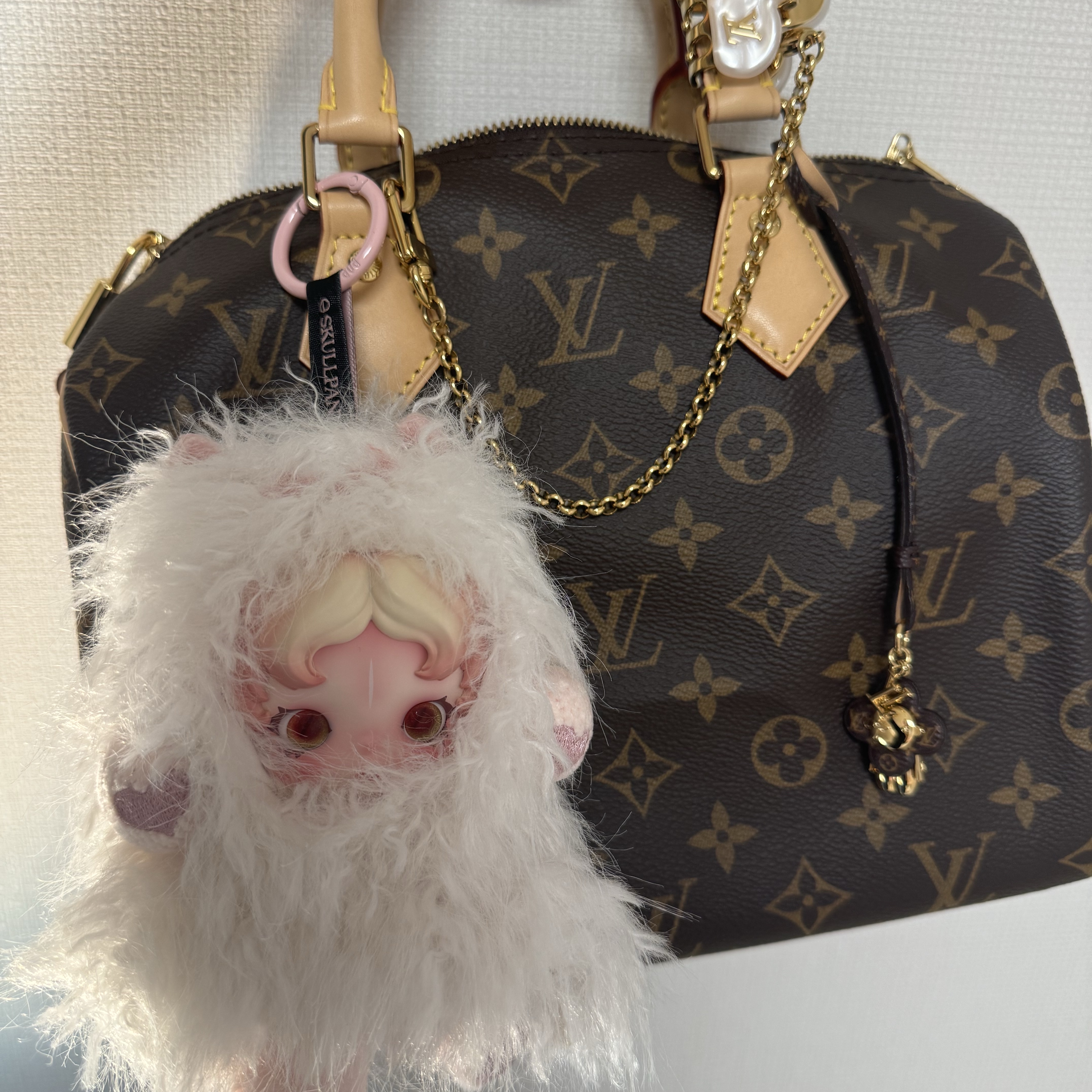 Pop Mart Skullpanda You Found Me ! Series Plush Doll Pendant Ghostie (Opened Case) 착용 스타일