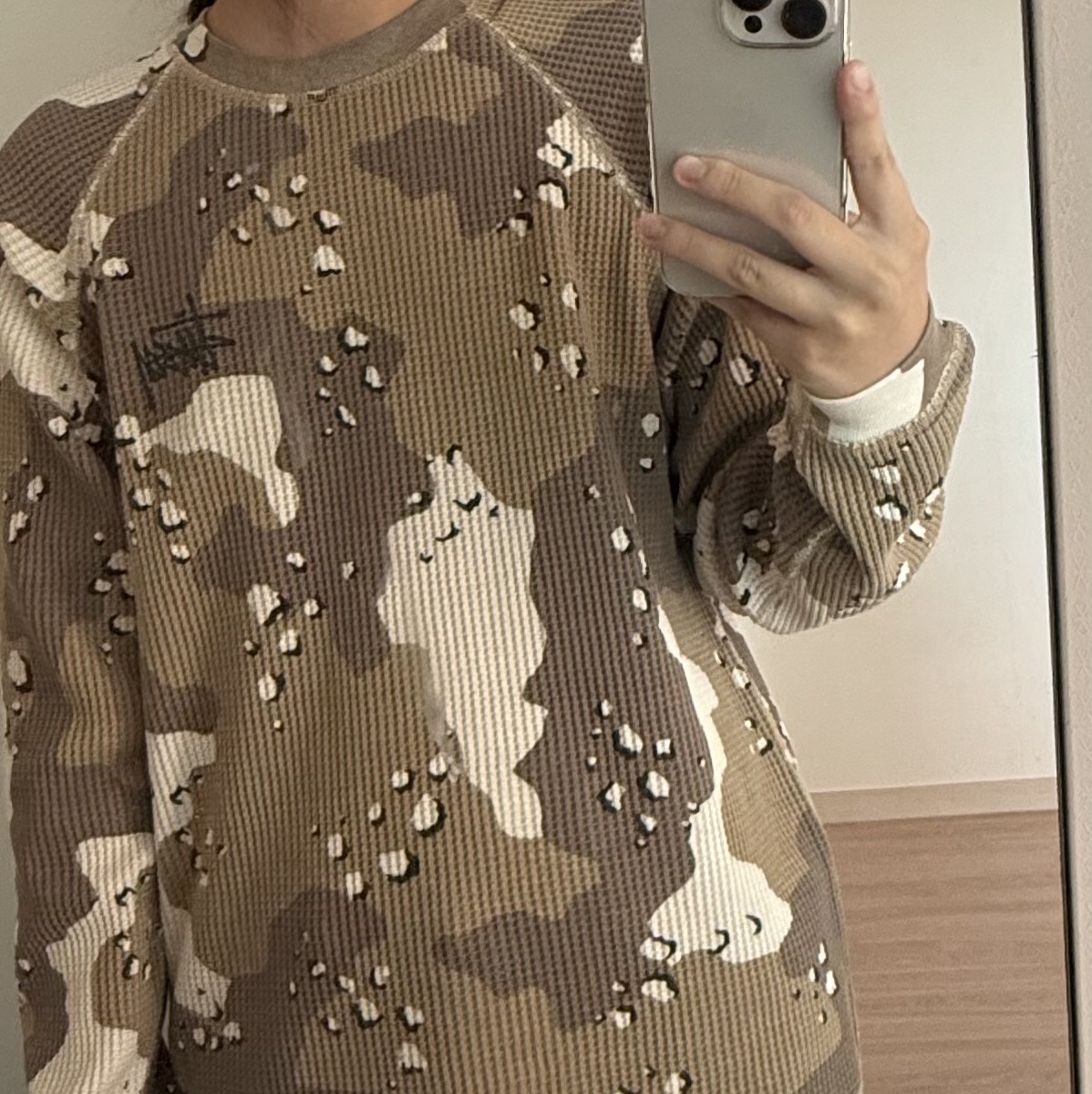 Stussy Raglan Thermal LS Crew Desert Camo 착용 스타일