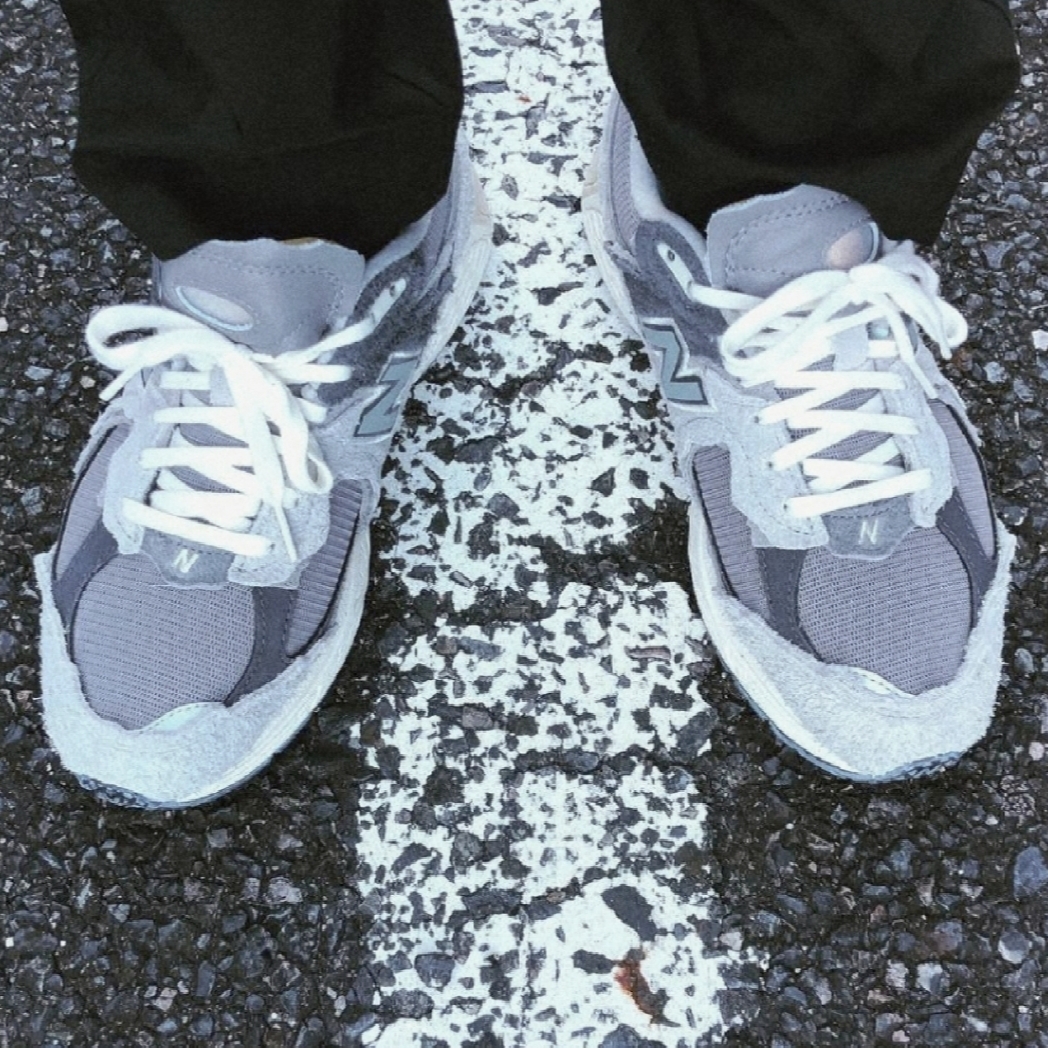 New Balance 2002R Protection Pack Rain Cloud 착용 스타일