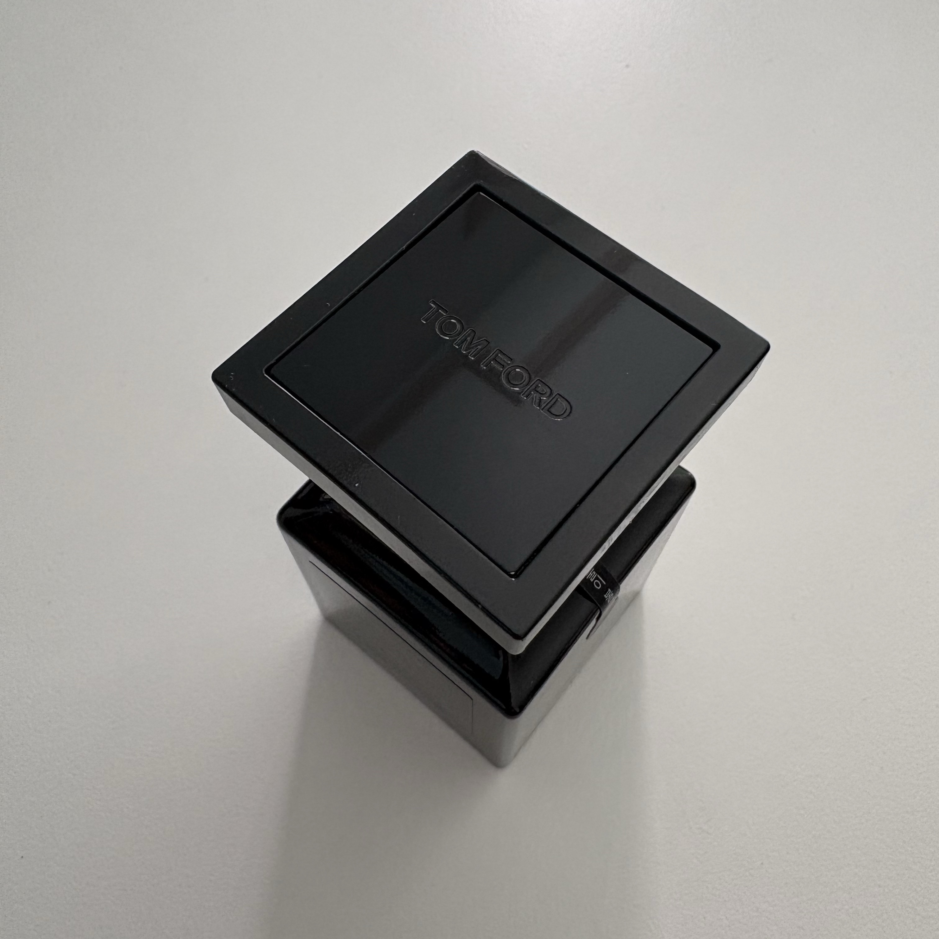 Tom Ford Black Lacquer Eau De Parfum 30ml 착용 스타일