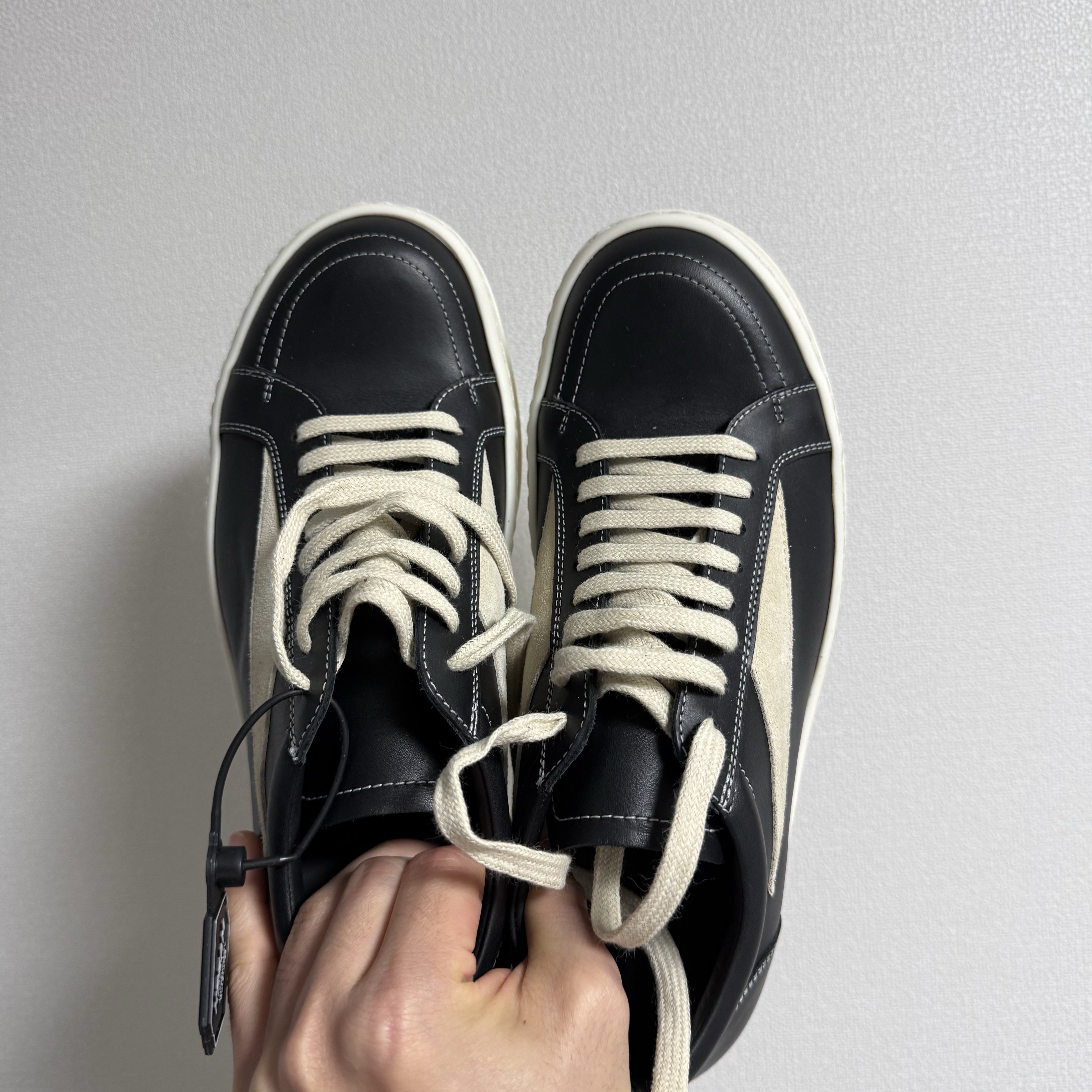 Rick Owens Luxor Vintage Sneakers Black Milk 착용 스타일 - 2