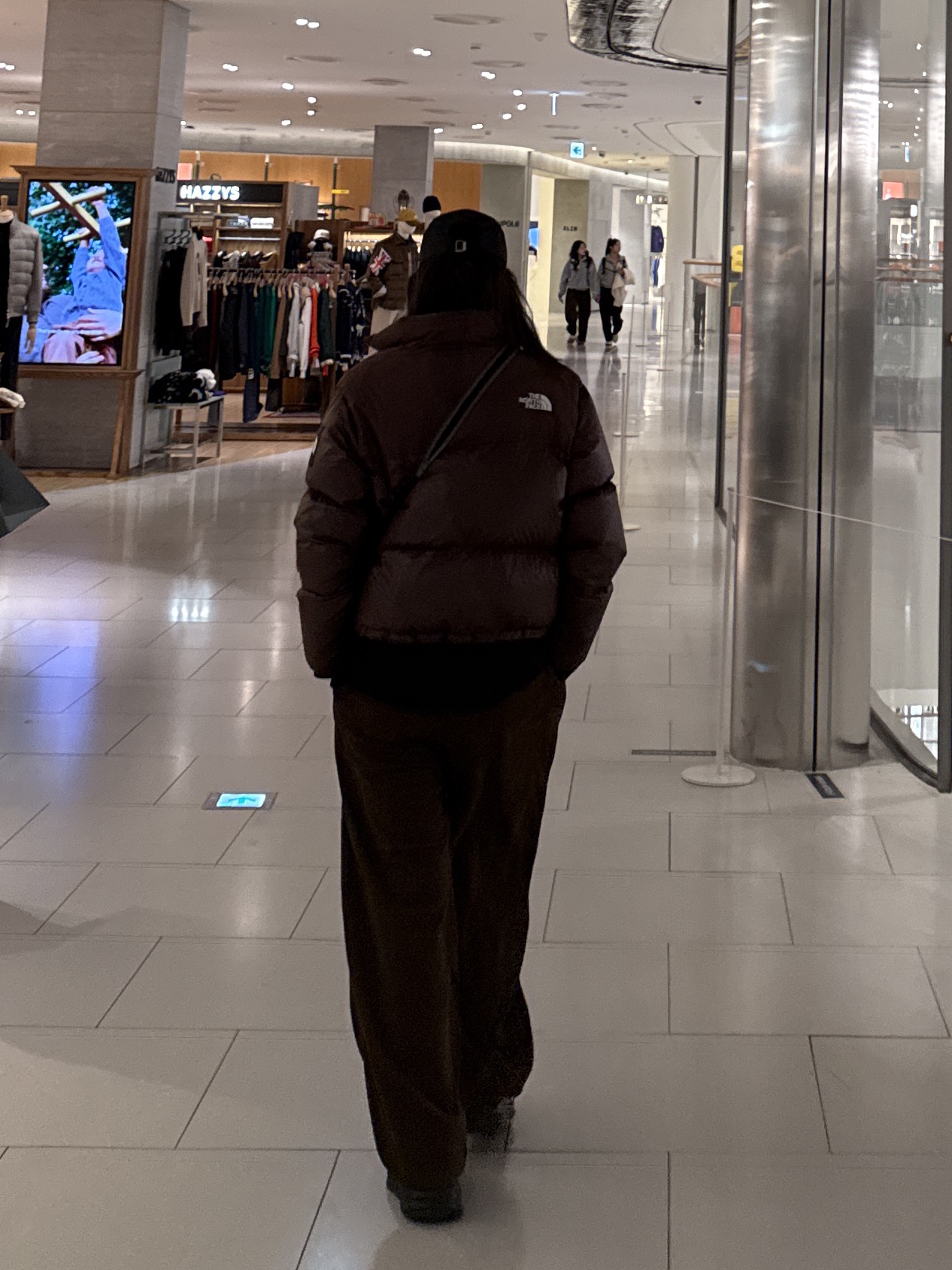 (W) The North Face White Label Novelty Nuptse Down Jacket Cocoa Brown, Salomon Ultimo 2L Cross Bag Charcoal 착용 스타일 - 5