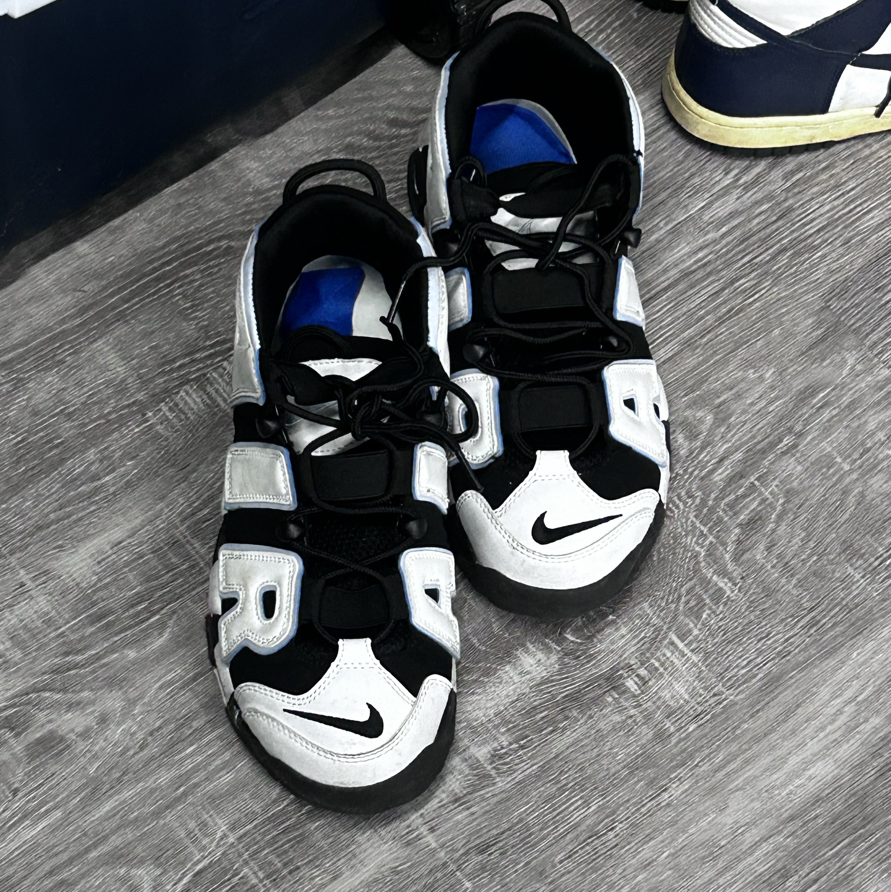 Nike Air More Uptempo 96 White Midnight Navy 착용 스타일