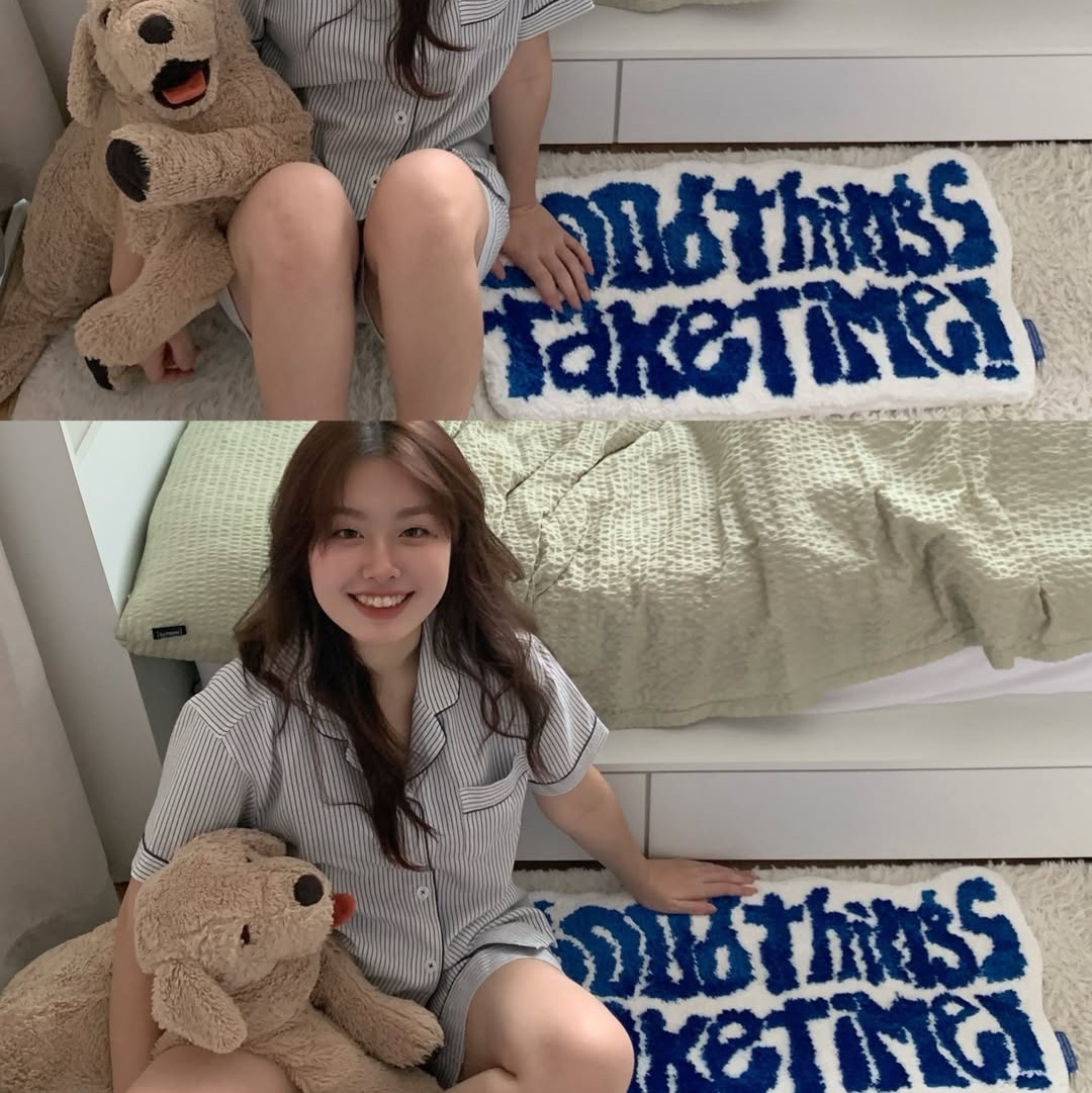 earpearp Good Things Take Time Rug Blue 착용 스타일 - 1