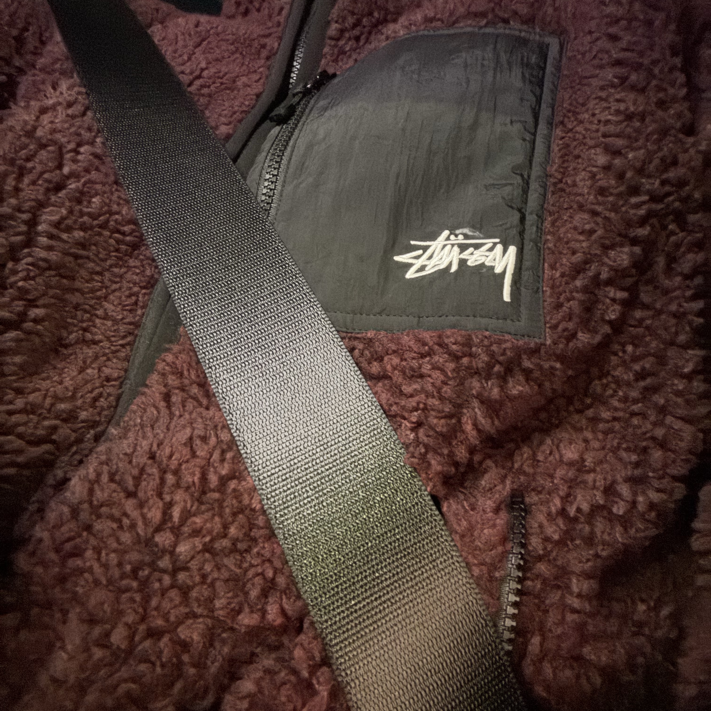 Stussy Sherpa Reversible Jacket Burgundy 착용 스타일