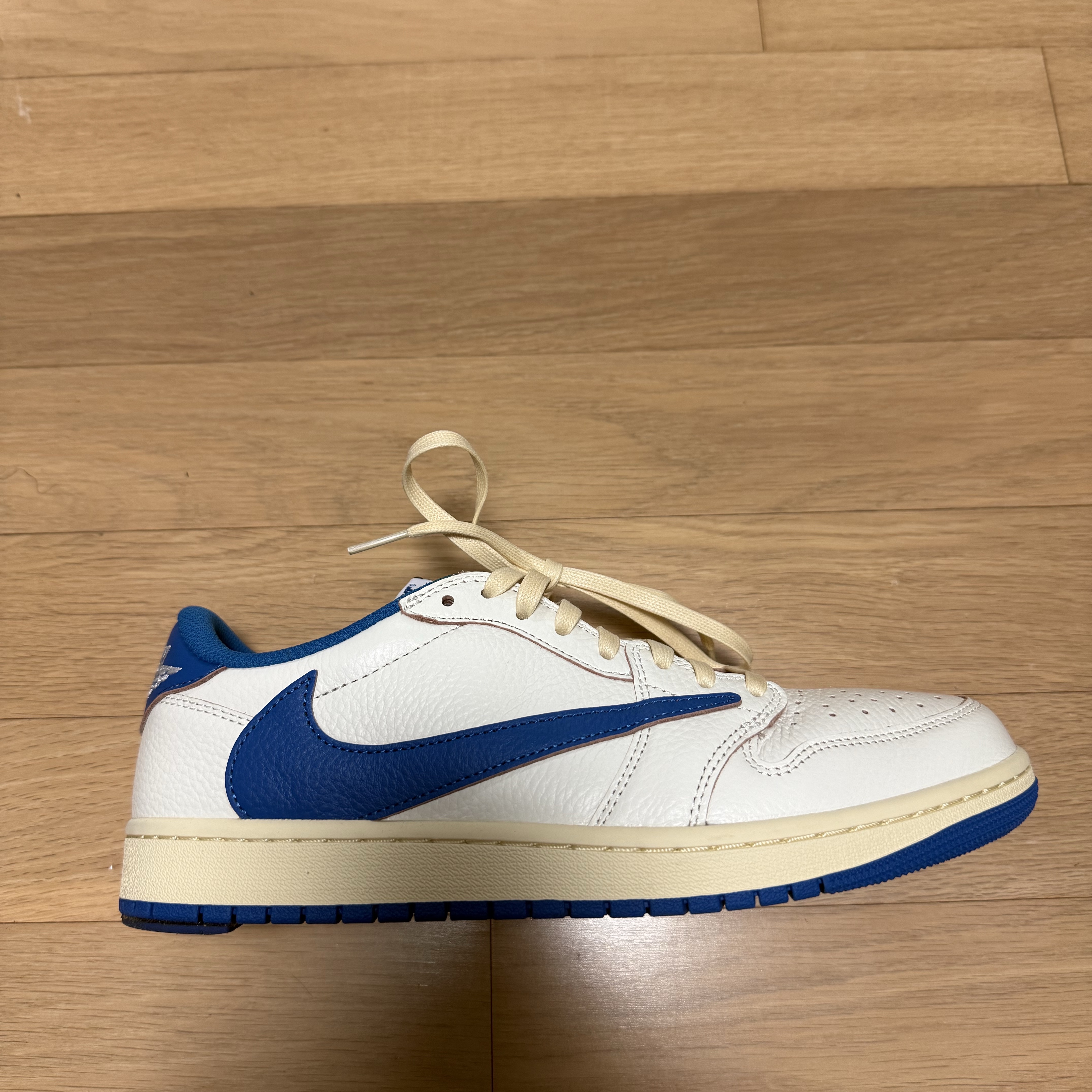 Jordan 1 x Travis Scott x Fragment Retro Low OG SP Sail Military Blue 착용 스타일 - 1