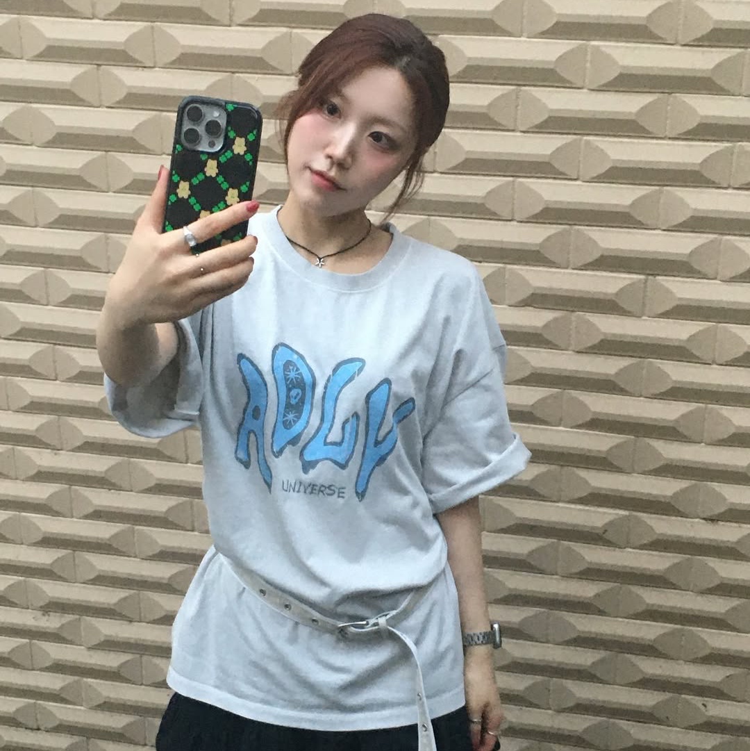 [EARPEARP X LOTTE GUM] Covy in Clover Line Epoxy Case 착용 스타일 - 2