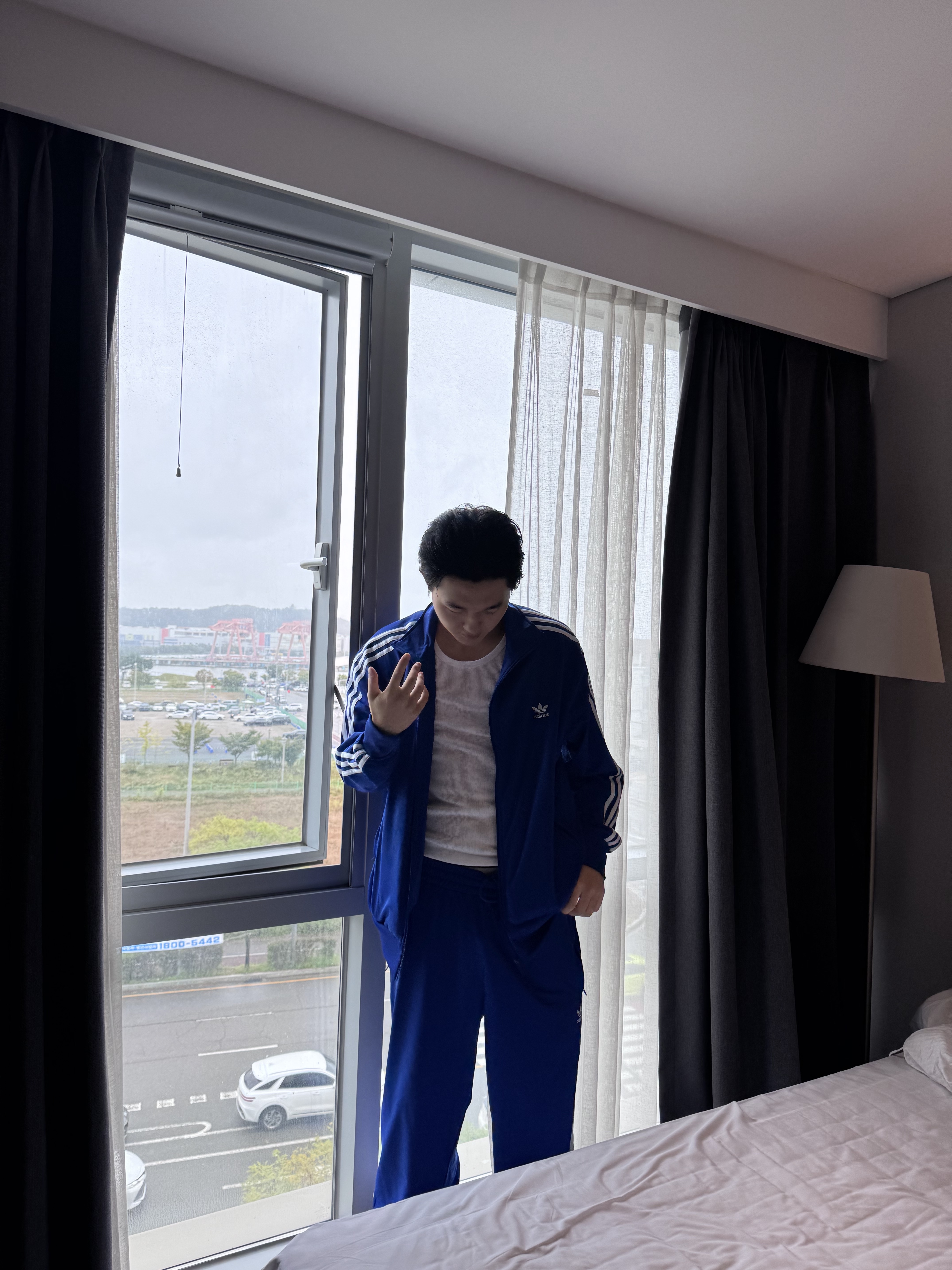 Adidas Adicolor Classics Firebird Track Top Black - KR Sizing, Adidas Adicolor Classics Firebird Track Tracksuit Bottoms Semi Lucid Blue - KR Sizing 착용 스타일 - 3