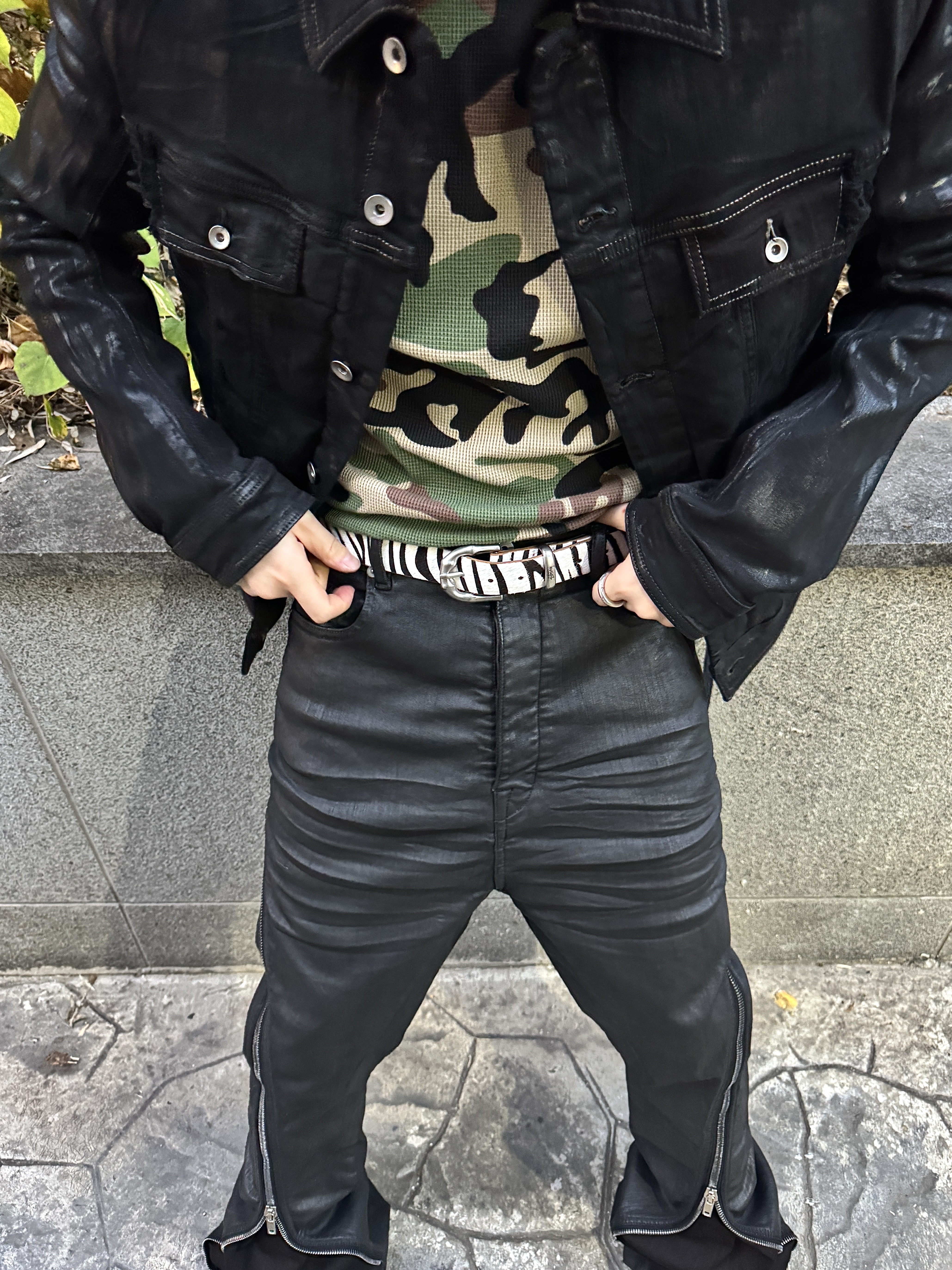 Stussy Bamboo Buckle Belt Hairy Zebra Pattern, Corteiz Guerillaz Thermal L/S T-Shirt Woodland Camo 착용 스타일 - 2