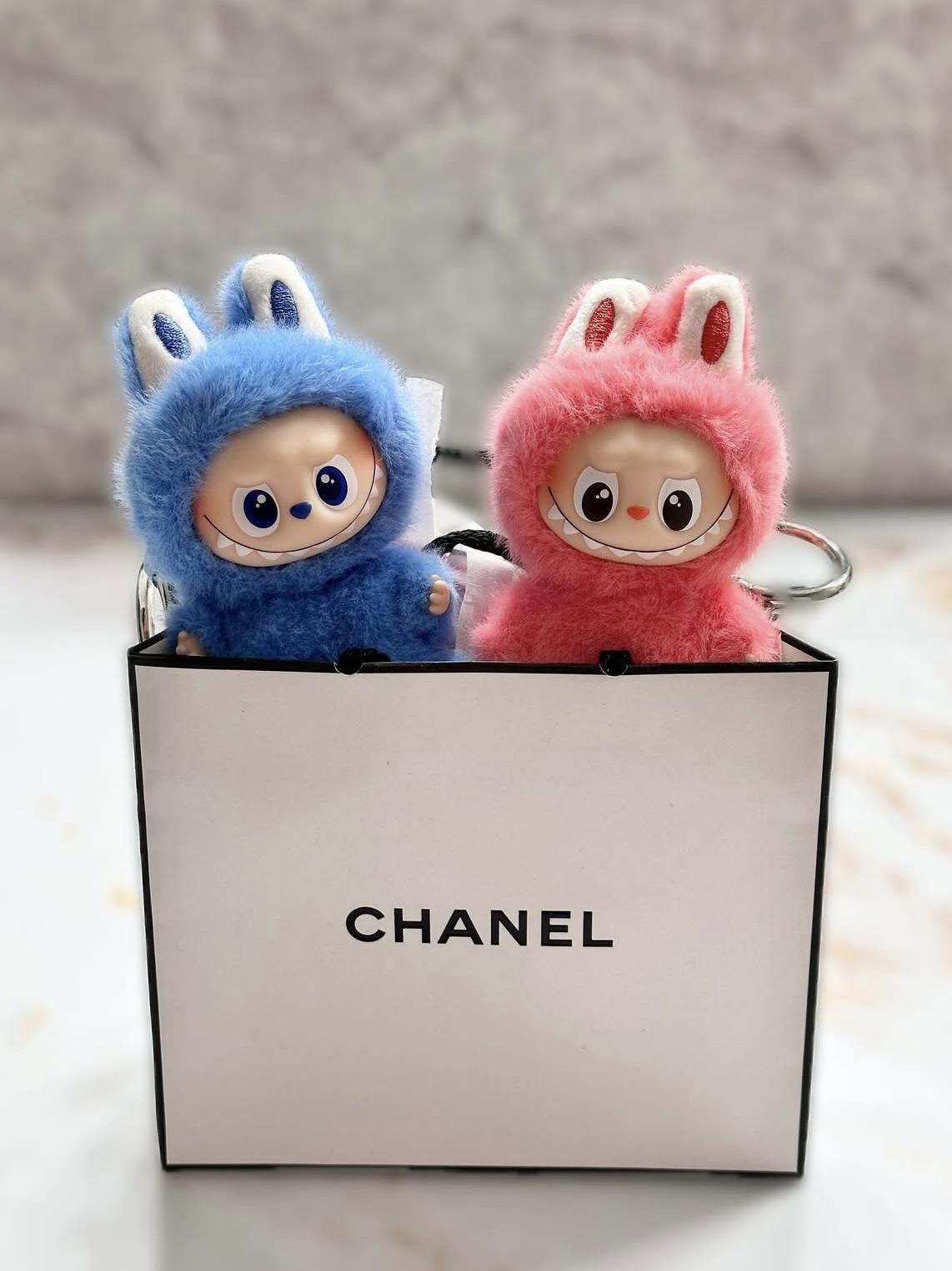 Pop Mart Labubu The Monsters Pin For Love Series Vinyl Plush Pendant (N-Z) O (Opened Case), Pop Mart Labubu The Monsters Pin For Love Series Vinyl Plush Pendant (N-Z) N (Opened Case) 착용 스타일