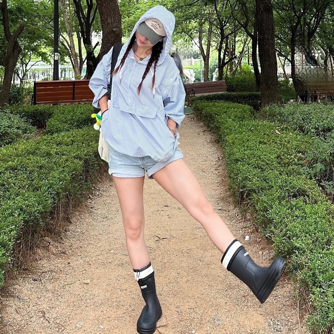 earpearp Sheer String Rain Boots Middle Black 착용 스타일 - 2