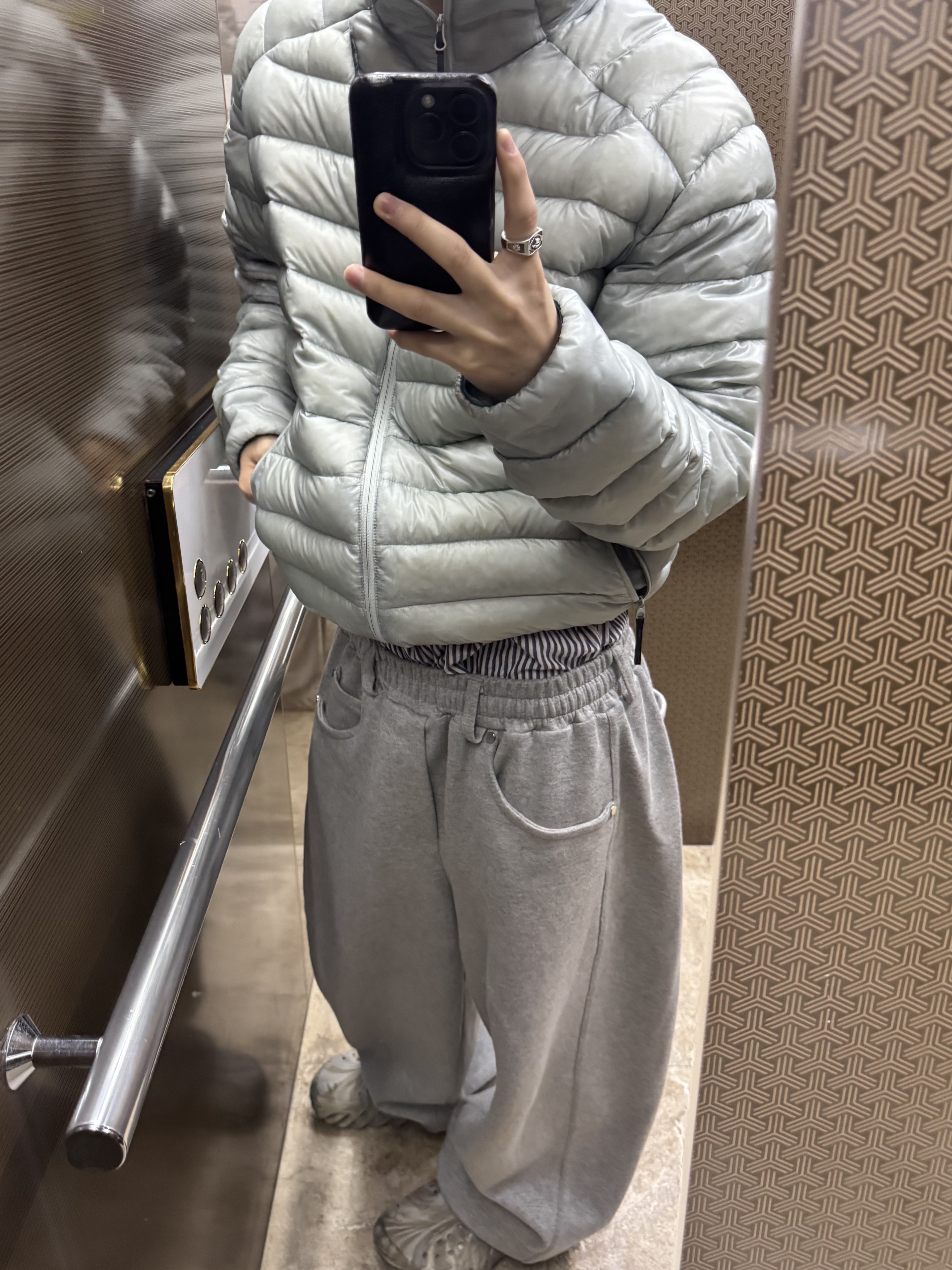 SIERRA DESIGNS Muir Lightweight Goose Down Hooded Jacket Light Grey, SIERRA DESIGNS W Muir Lightweight Goose Down Hooded Jacket Light Grey 착용 스타일