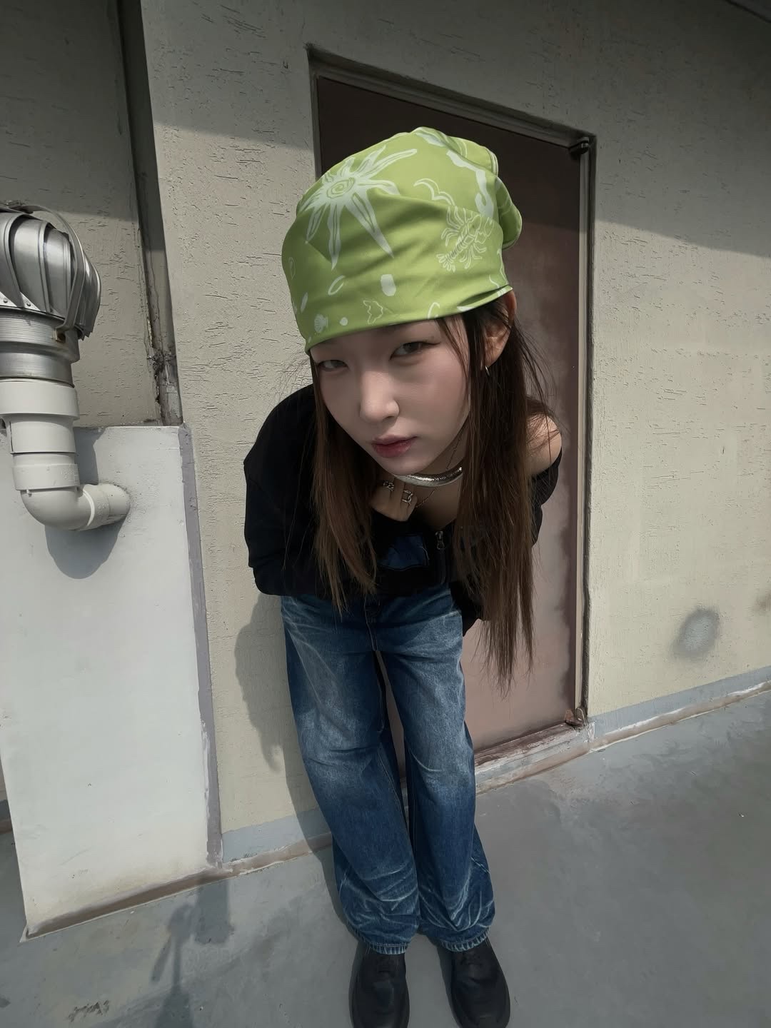 SSERPE Starry Night Washed Wide Denim Pants Blue 착용 스타일 - 3