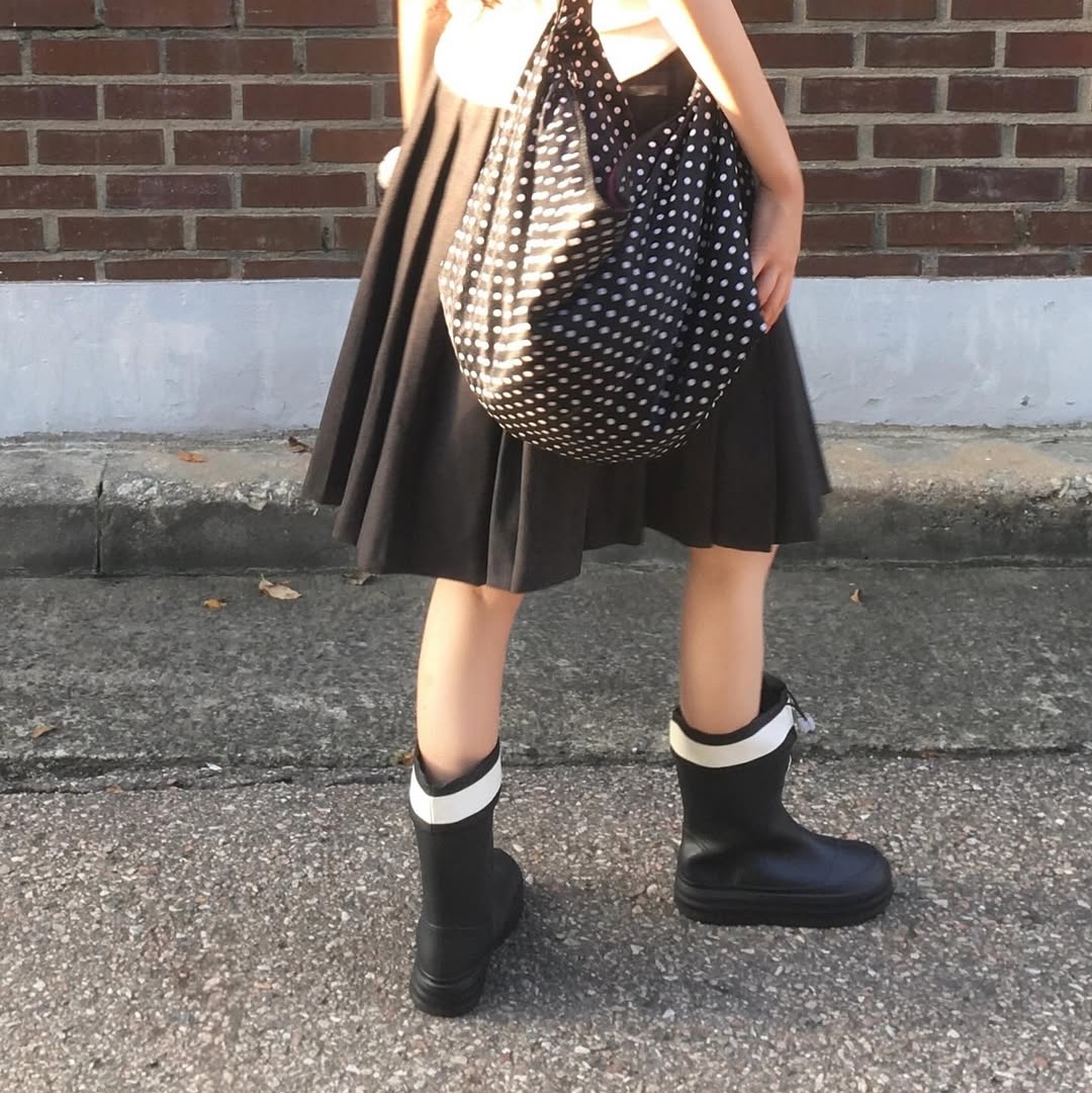 earpearp Sheer String Rain Boots Middle Black 착용 스타일 - 2