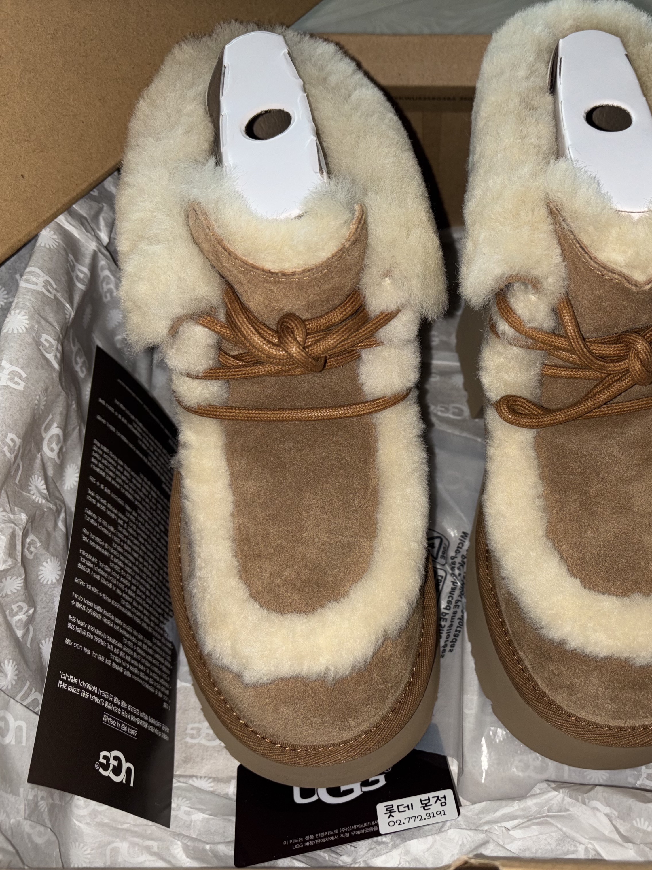 (W) UGG Esmee Lace Up Chestnut 착용 스타일 - 3