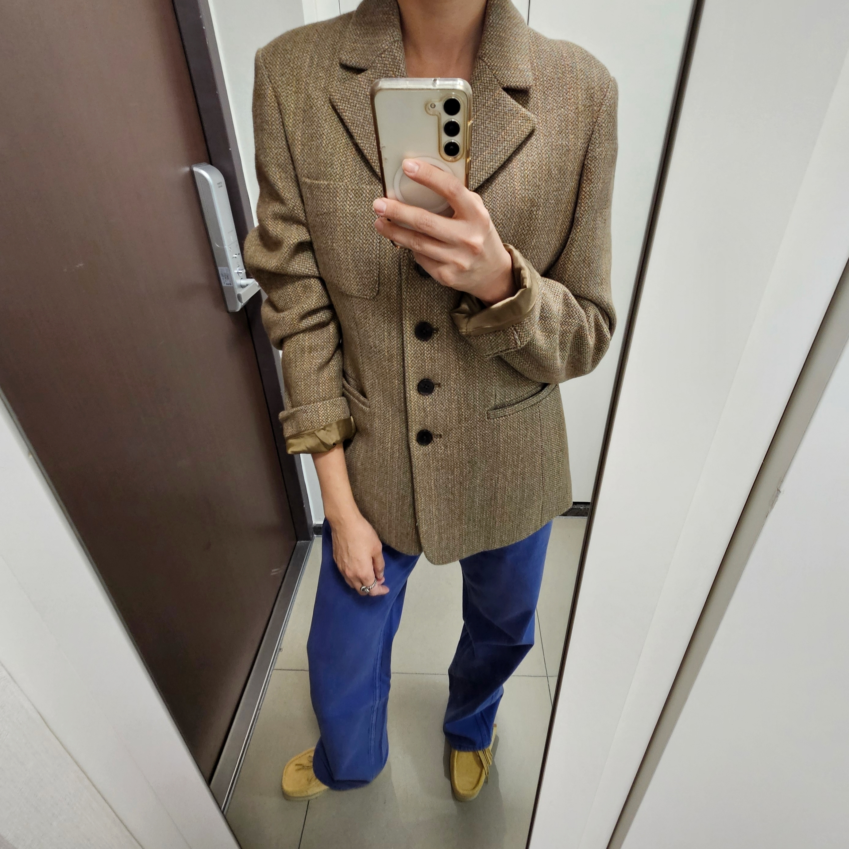 Clarks Wallabee Maple Suede 착용 스타일 - 2