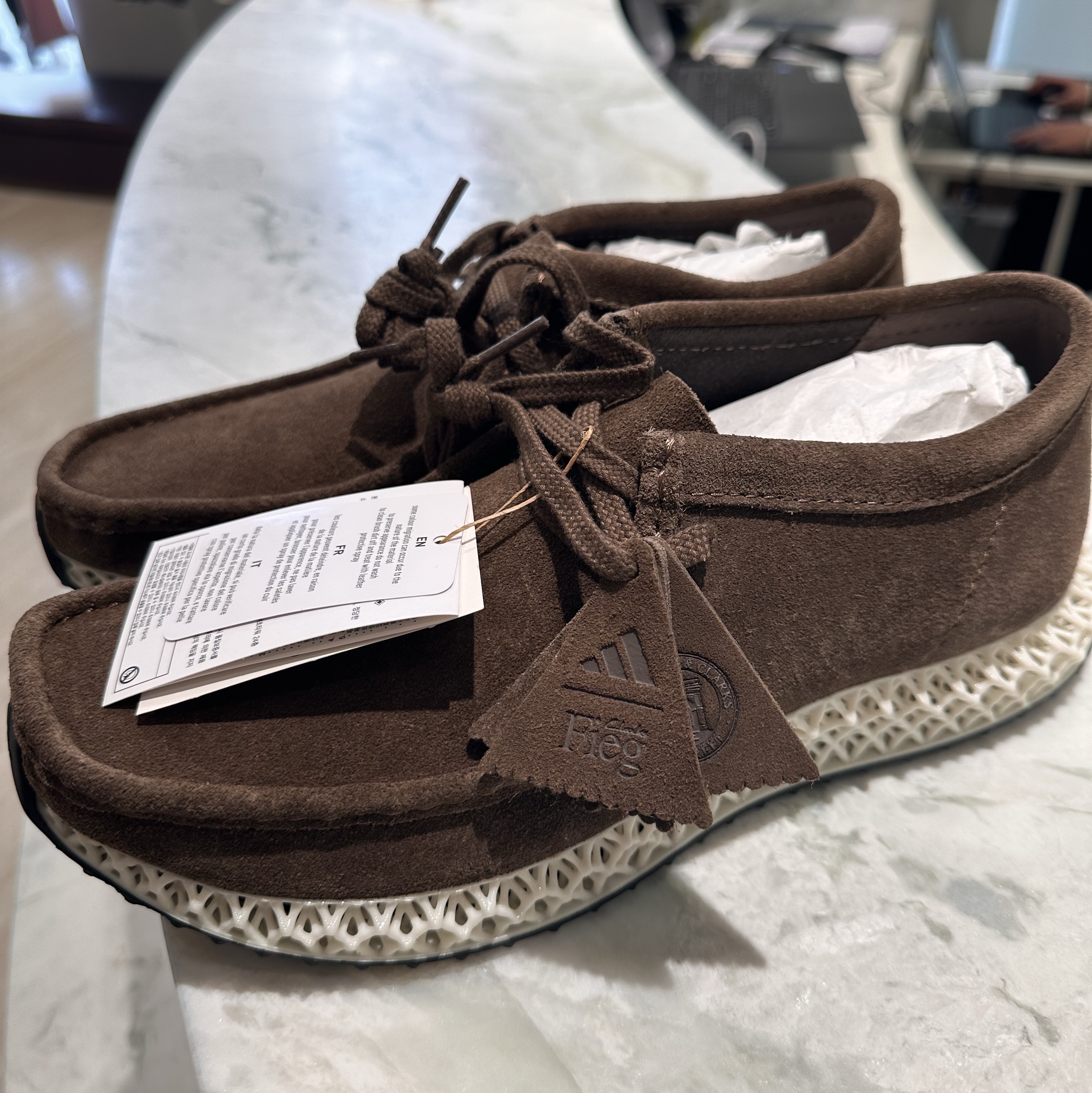 Adidas x Clarks x Ronnie Fieg 8th Street Wallabee 4D Dark Grey Suede 착용 스타일