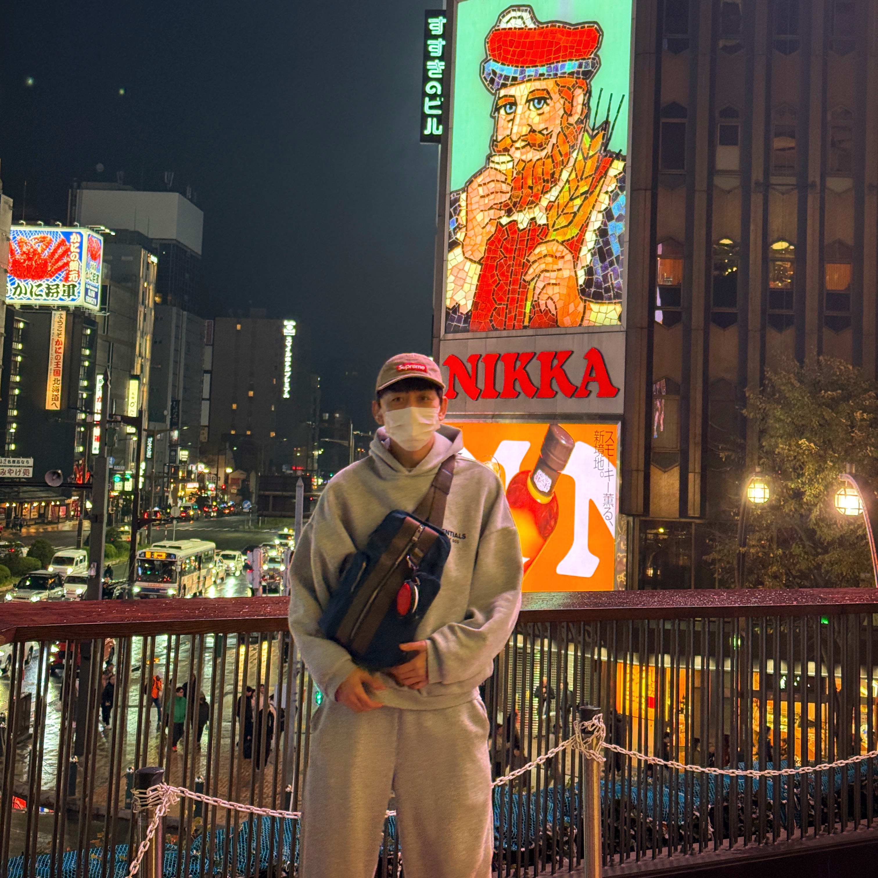 Supreme Washed Chino Twill Camp Cap Tan - 24FW, Essentials Fleece Hoodie Light Heather Grey - 24FW 착용 스타일 - 1