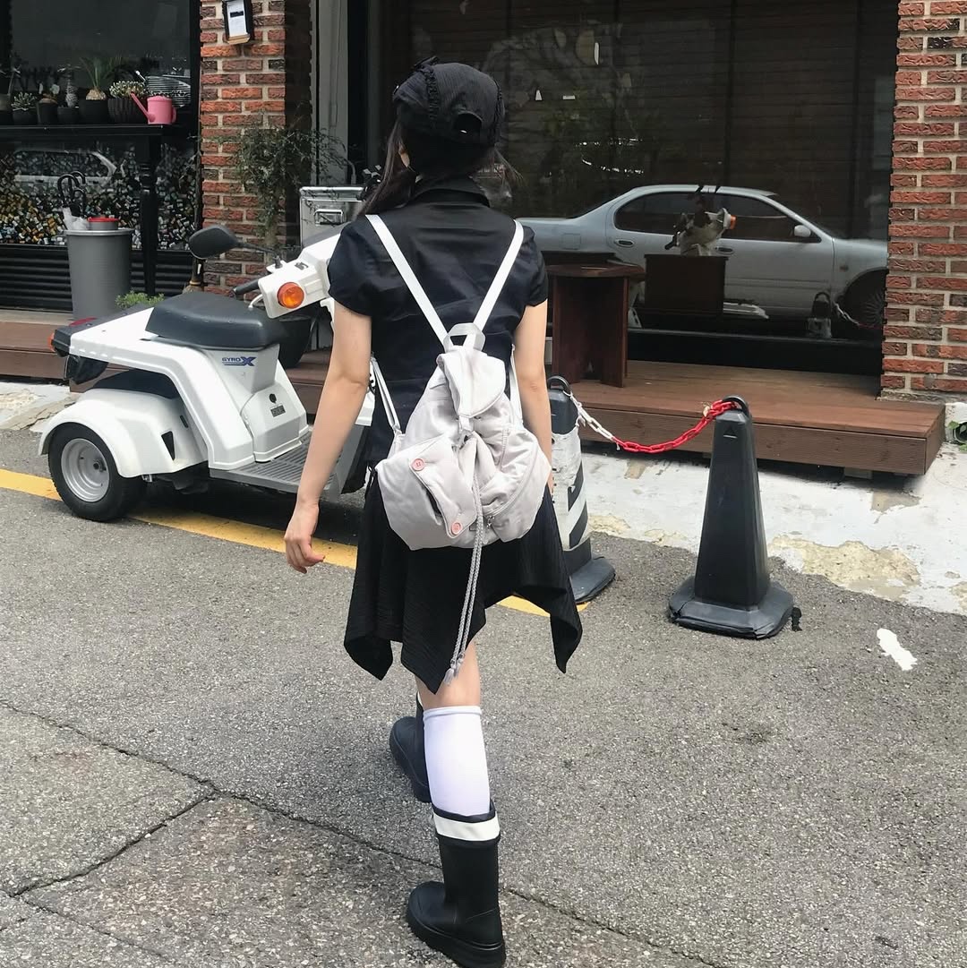 earpearp Sheer String Rain Boots Middle Black 착용 스타일 - 3