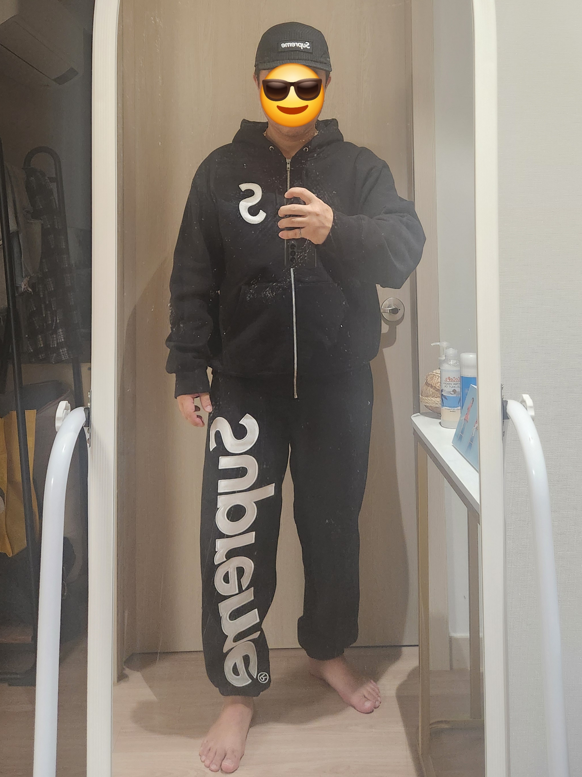 Supreme S Logo Zip Up Hooded Sweatshirt Black - 23FW, Supreme Satin Applique Sweatpant Black - 25FW 착용 스타일