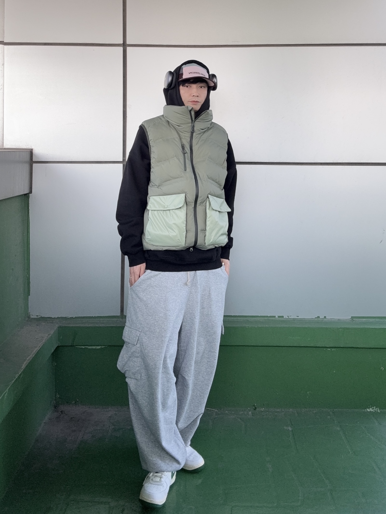 Nike Air Force 1 '07 LV8 Varsity White Pine Green, IAB Studio Hoodie Black 착용 스타일 - 7