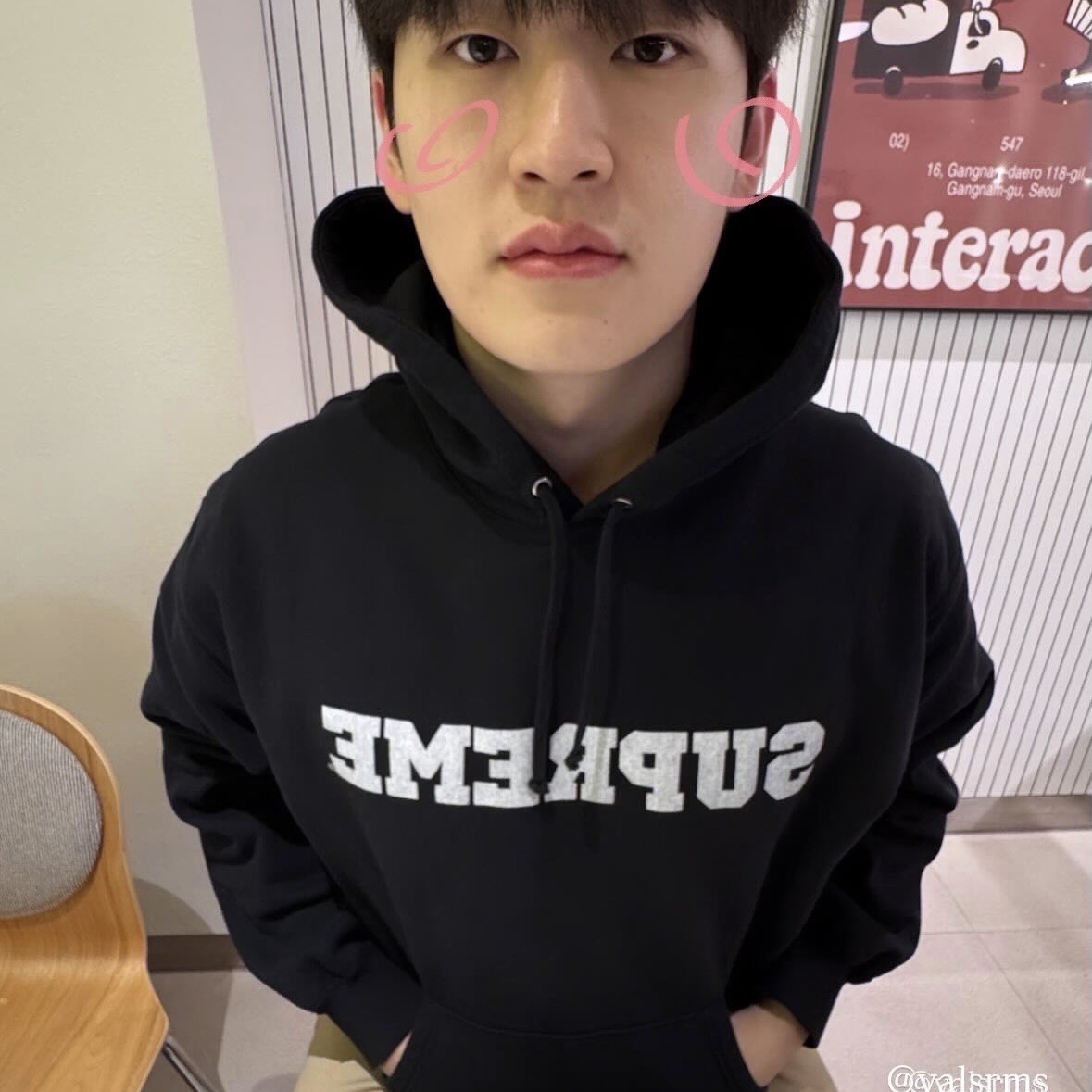 Supreme Reverse Hooded Sweatshirt Black - 25SS 착용 스타일