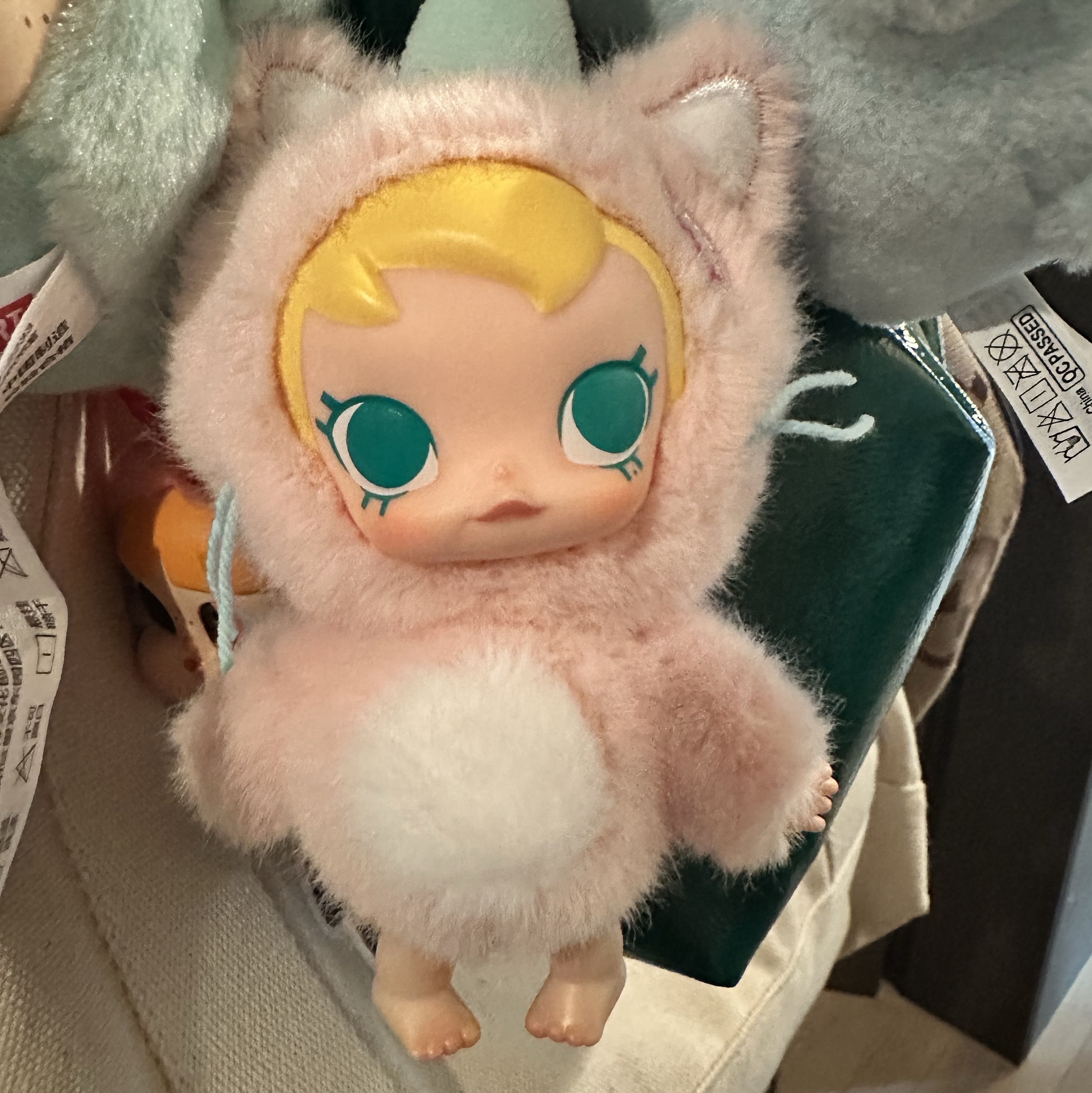 Pop Mart Baby Molly Pocket Friends Series Vinyl Plush Pendant Who's the Good Girl (Opened Case) 착용 스타일
