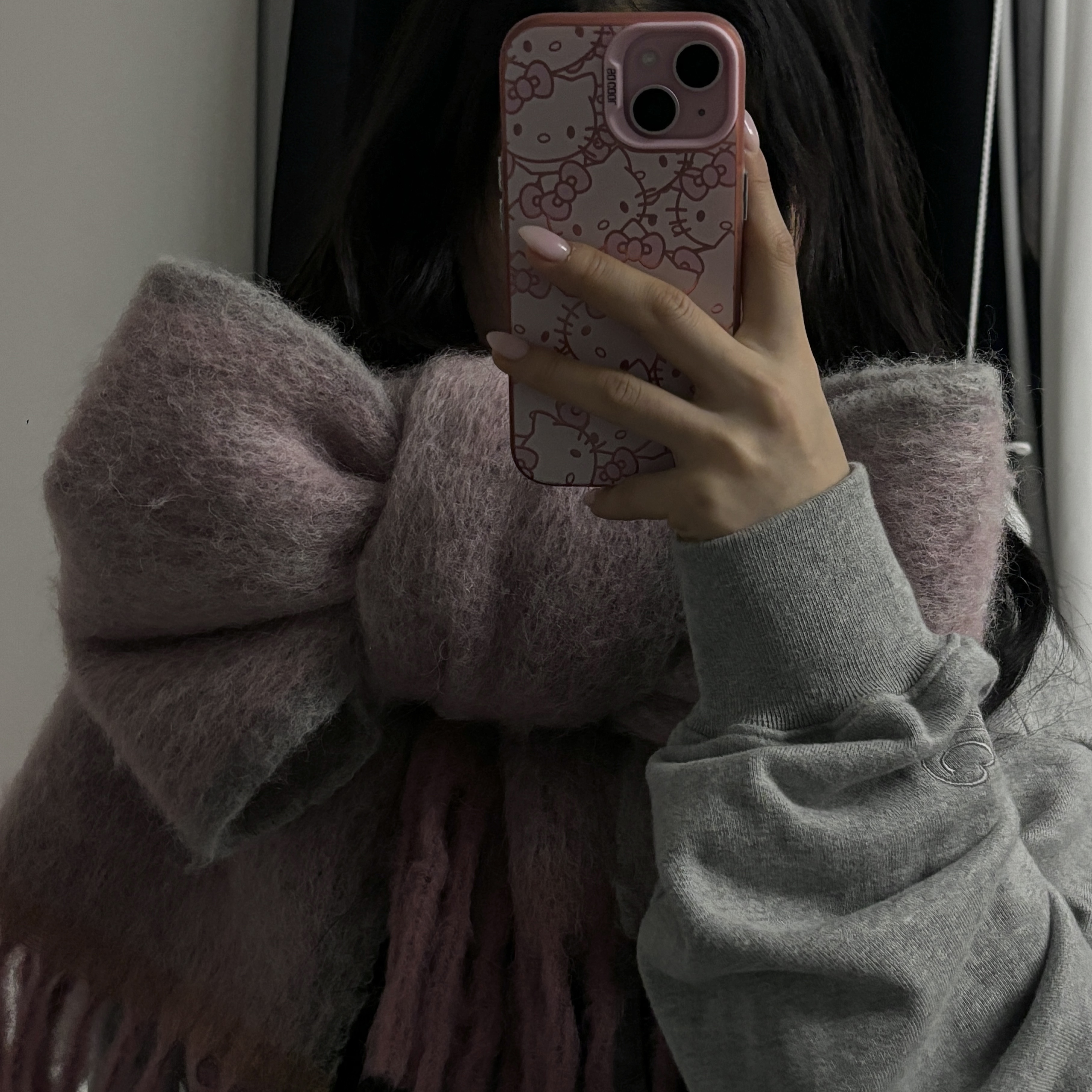 Acne Studios Mohair Wool Fringe Muffler Dusty Pink 착용 스타일 - 1