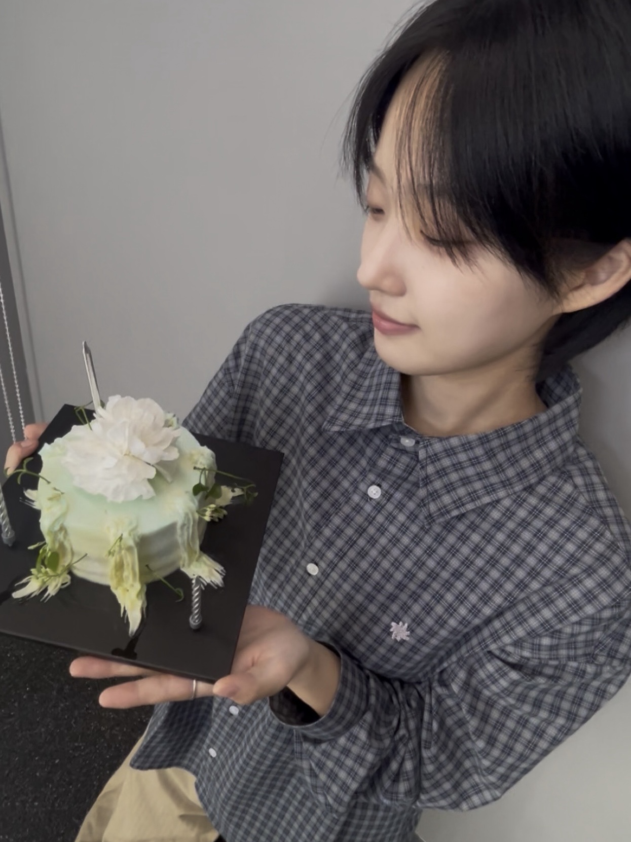 SLOW RECORD HOUSE Breeze Check Shirt Blue 착용 스타일 - 1