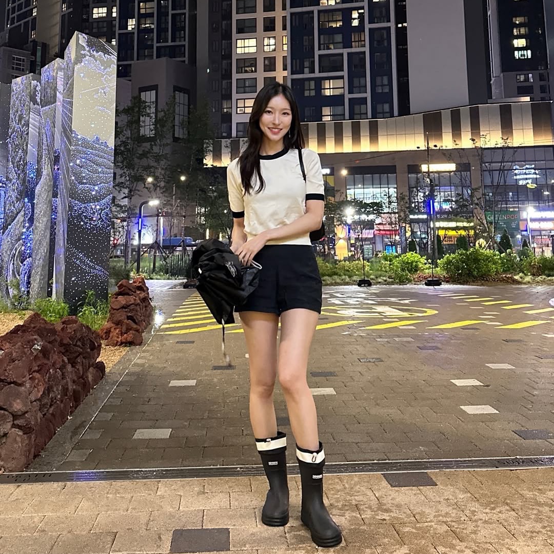 earpearp Sheer String Rain Boots Middle Black 착용 스타일 - 1