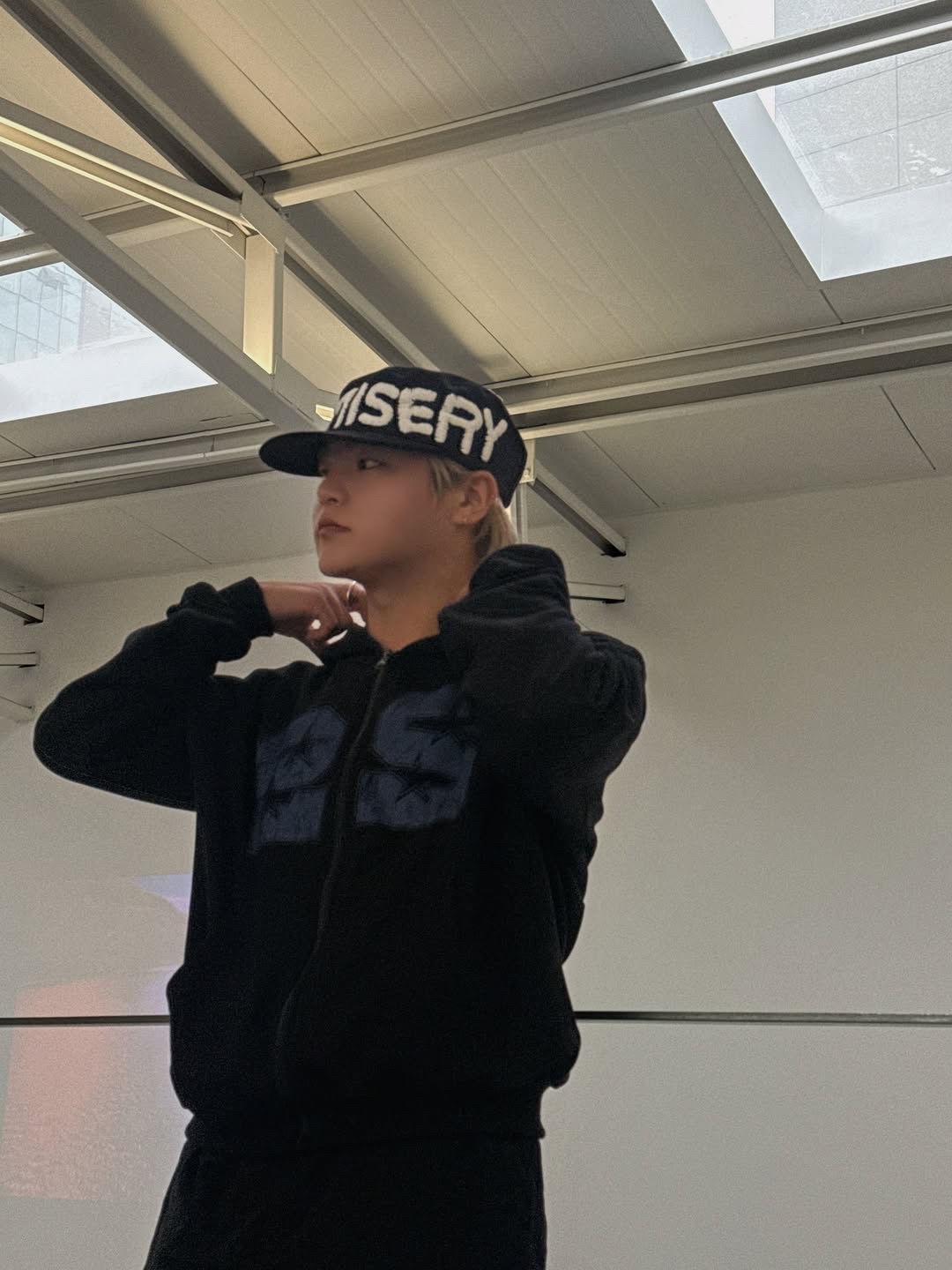 SSERPE 22 Hoodie Zip Up Black, SSERPE 22 Hoodie Zip Up Melange White 착용 스타일