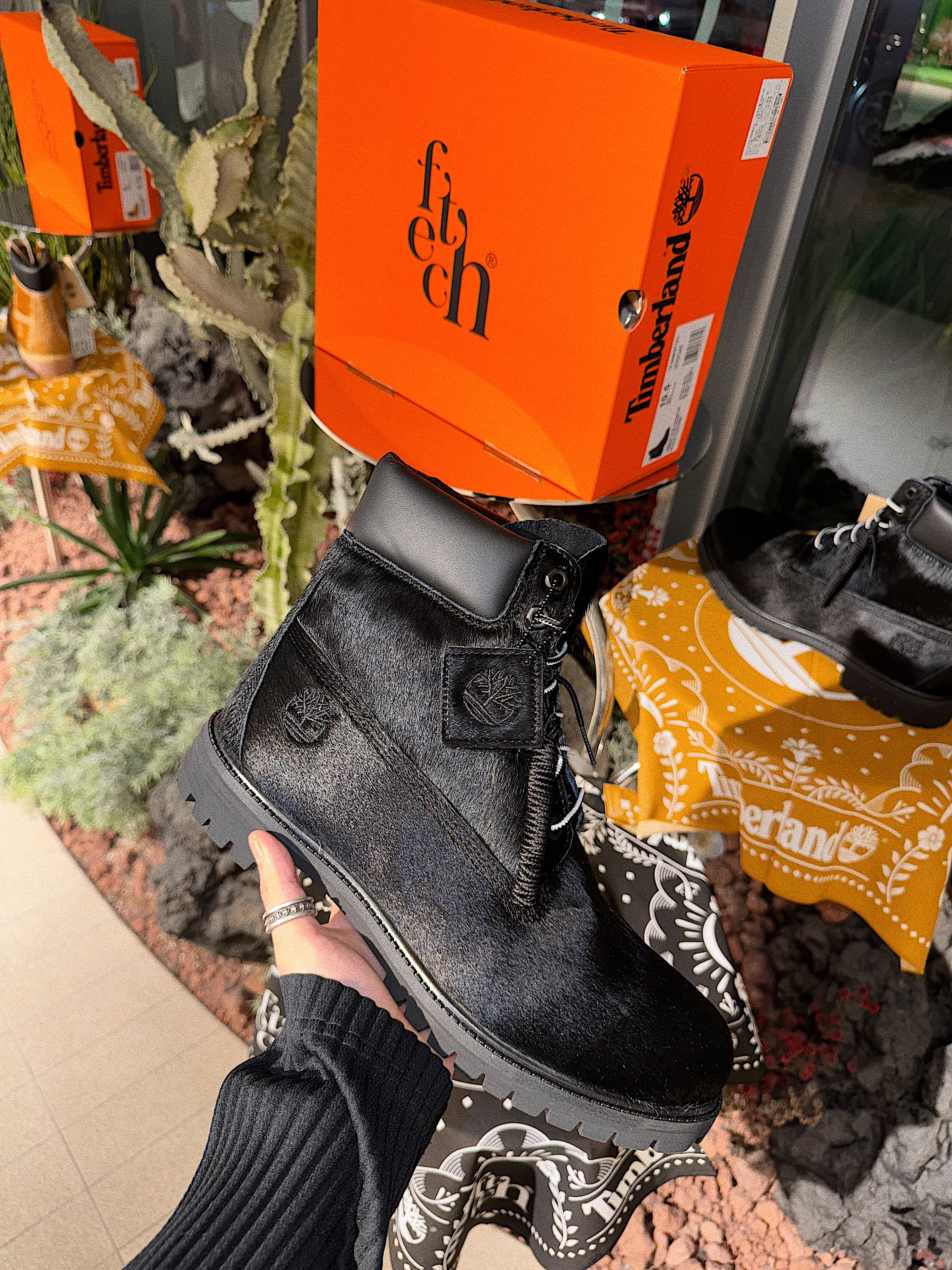 Timberland x Fetch Premium 6 Inch Boot Wheat - Wide, Timberland x Fetch Premium 6 Inch Boot Black - Wide 착용 스타일 - 3