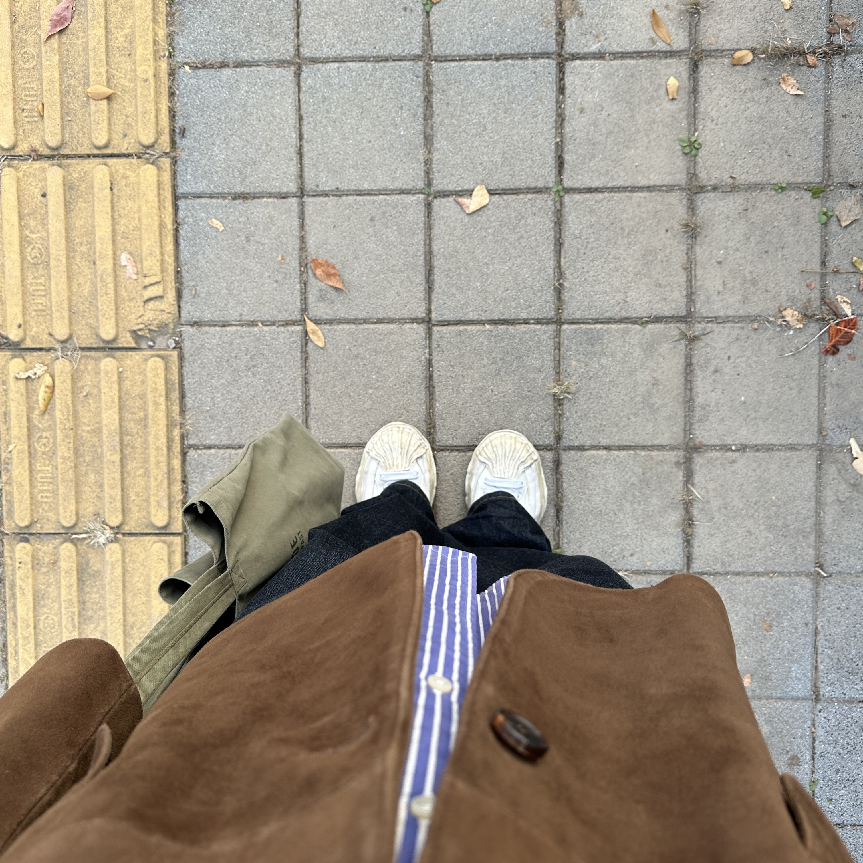 Maison Mihara Yasuhiro Blakey OG Sole Silicon Coating Canvas Low-top Sneakers 착용 스타일