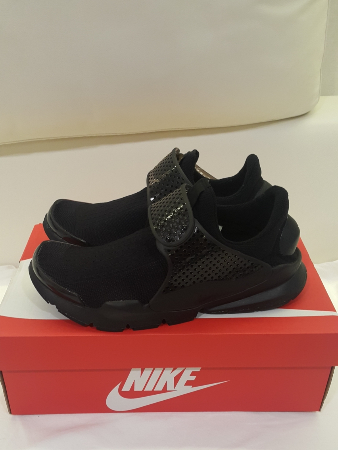 Nike Sock Dart Triple Black 착용 스타일