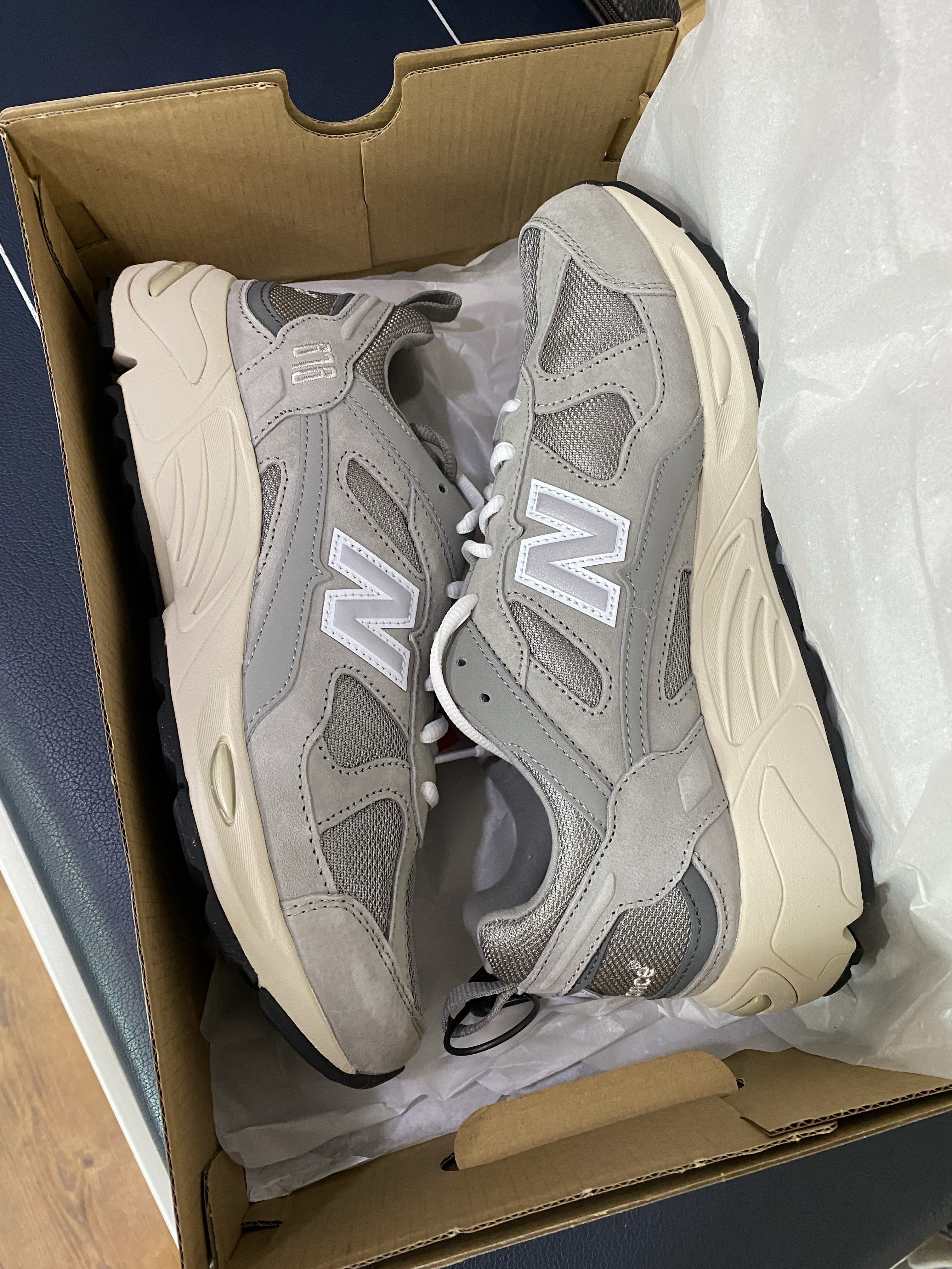New Balance 878 Gray 착용 스타일