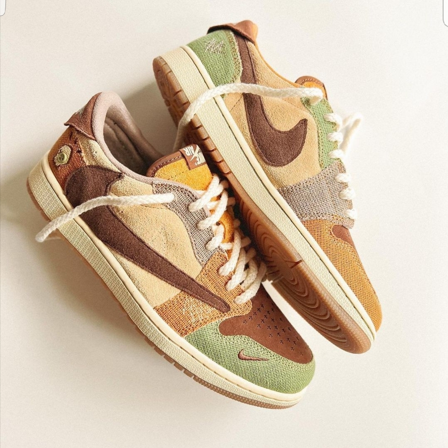 Jordan 1 x Zion Williamson Retro Low OG Flax and Oil Green, Jordan 1 x Zion Williamson Retro Low OG Regency Purple and Dark Raisin 착용 스타일 - 2